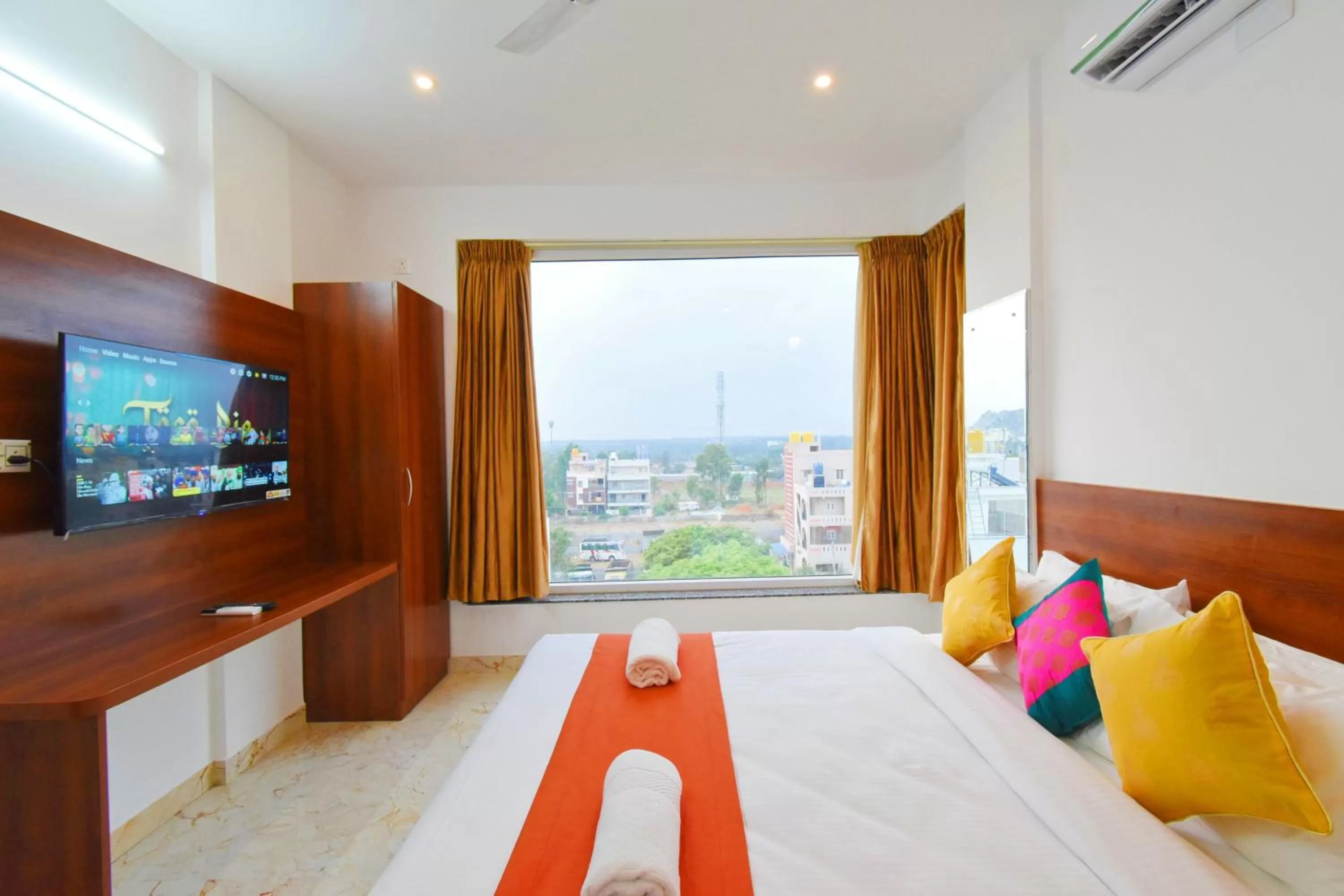 Bedroom in Keerthis Royal Suites - Hotel Near Kempegowda International Airport