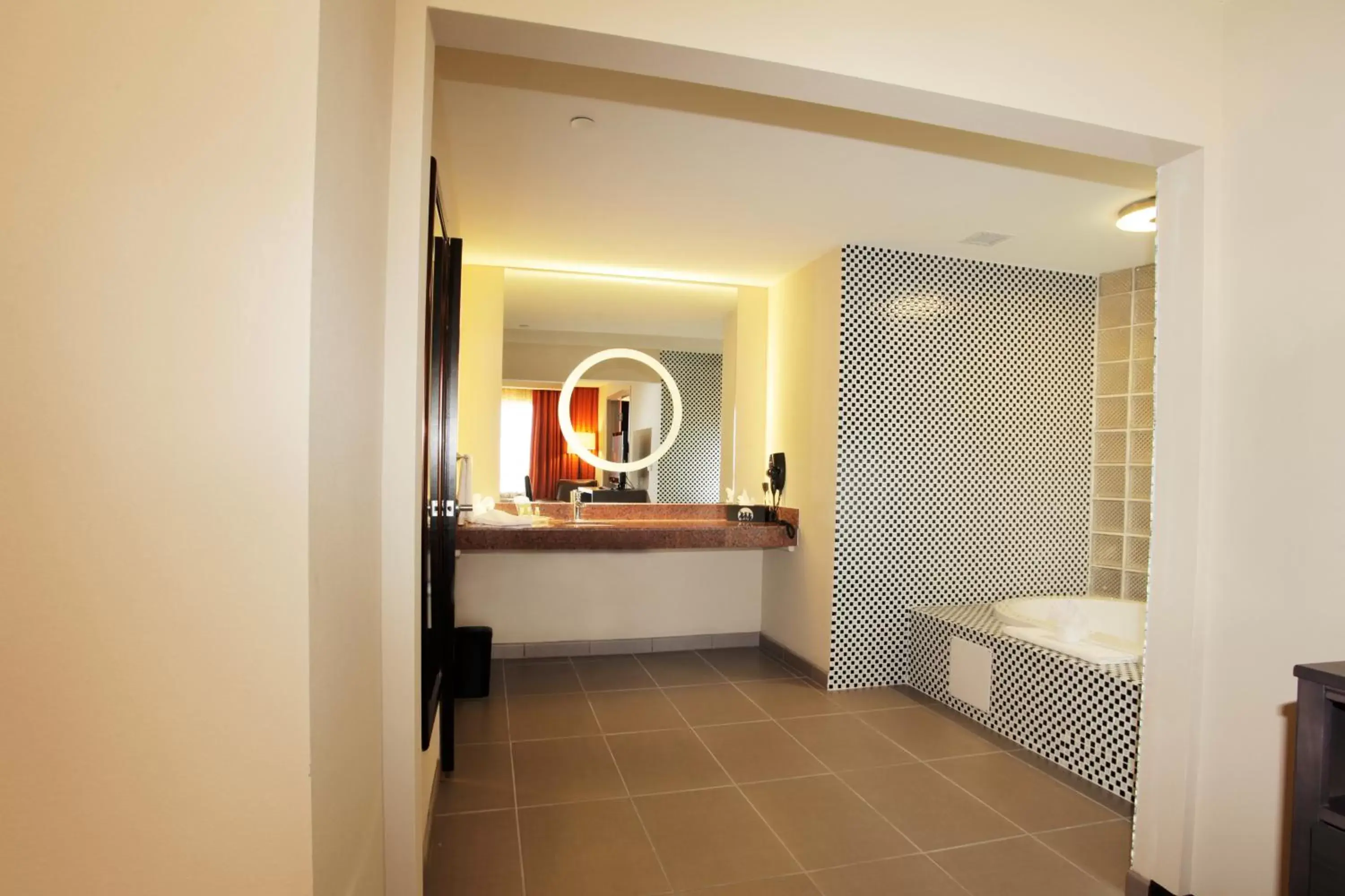 1 King 1 Queen 1 Single Bed 1 Bdrm Suite in The Holiday Inn Amarillo West Medical Center by IHG 1 King 1 Queen 1 Single Bed 1 Bdrm Suite in The Holiday Inn Amarillo West Medical Center by IHG