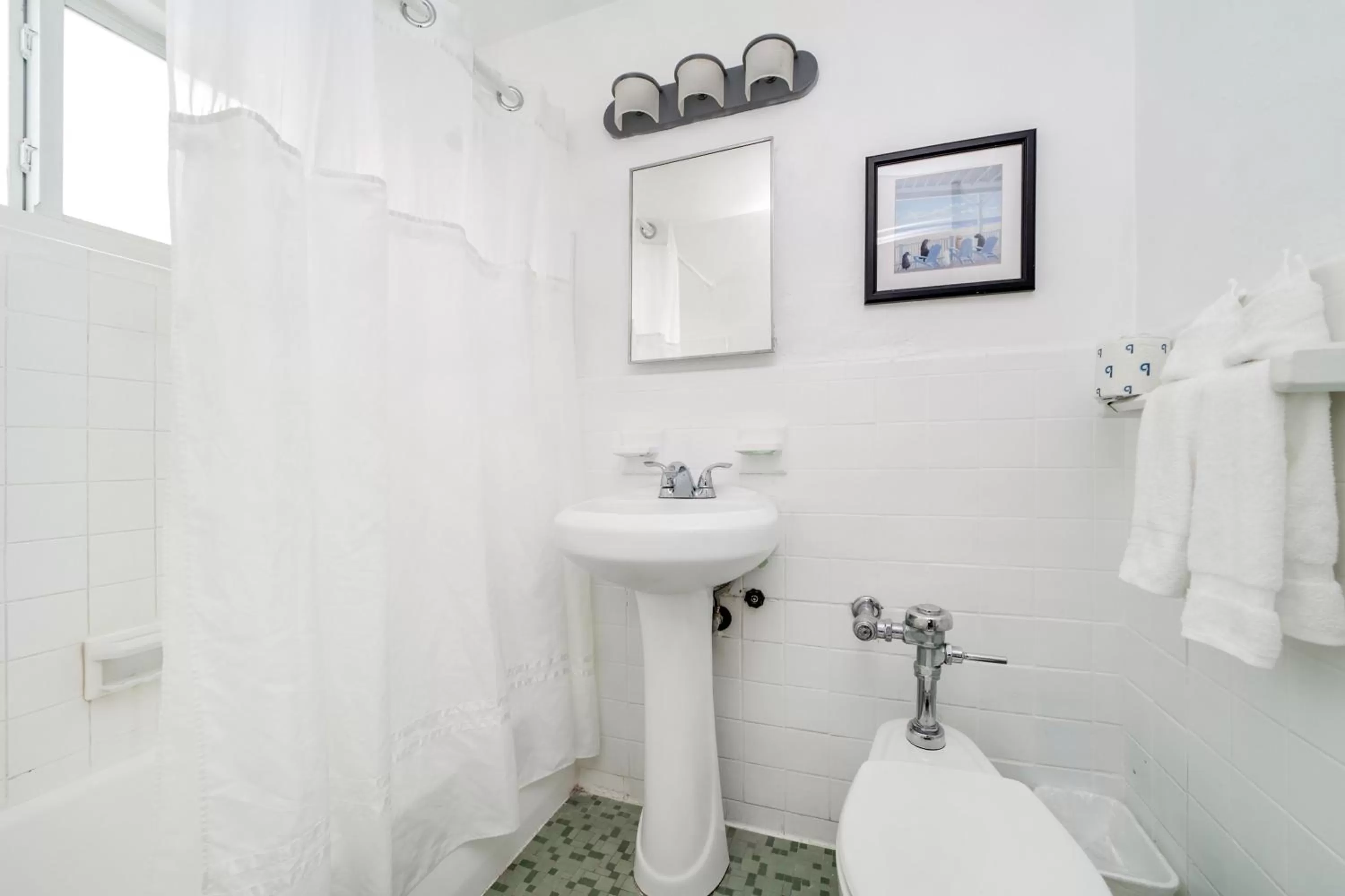 Shower in Starlite Hotel