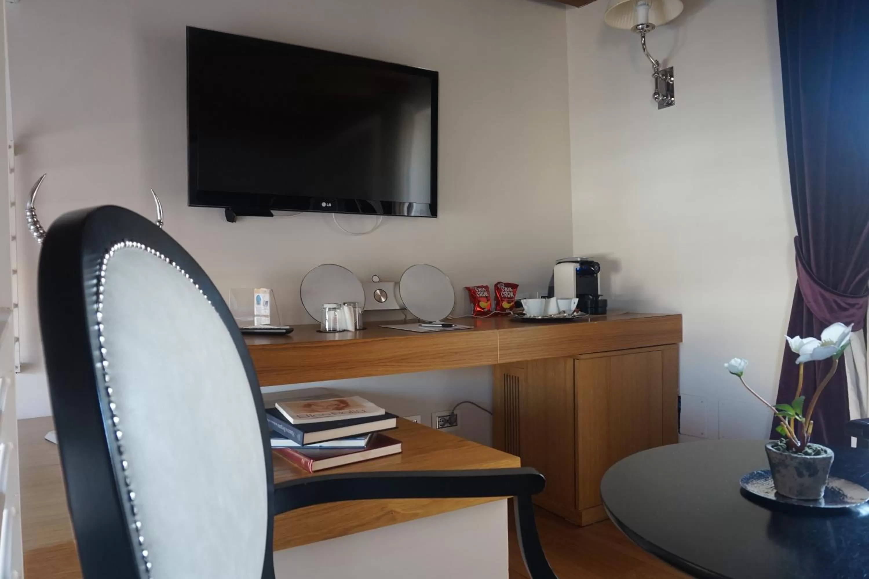 Coffee/tea facilities in Trevi Palace Luxury Inn