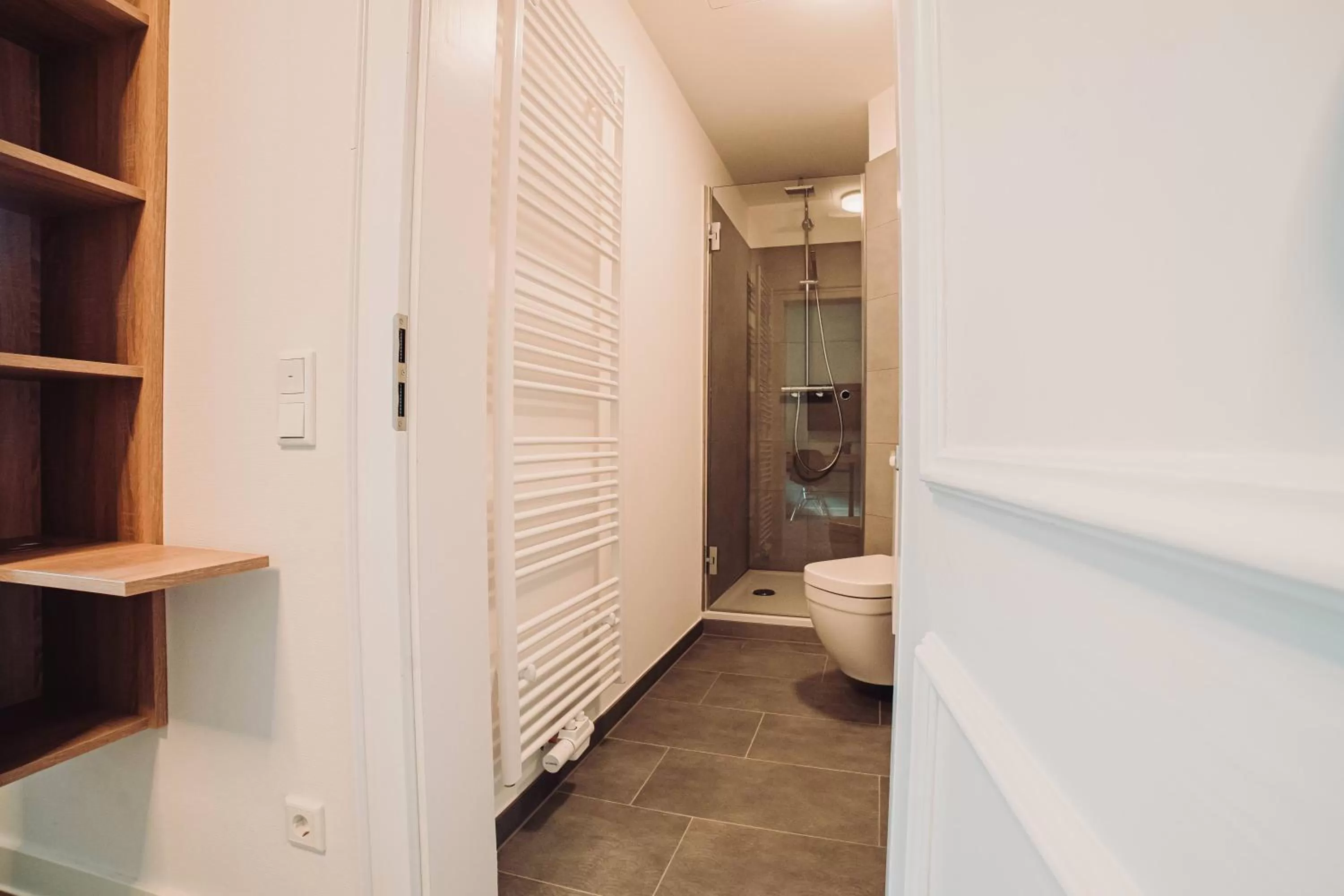 Toilet in Hotel Zur Stadt Mainz in Würzburger Innenstadt