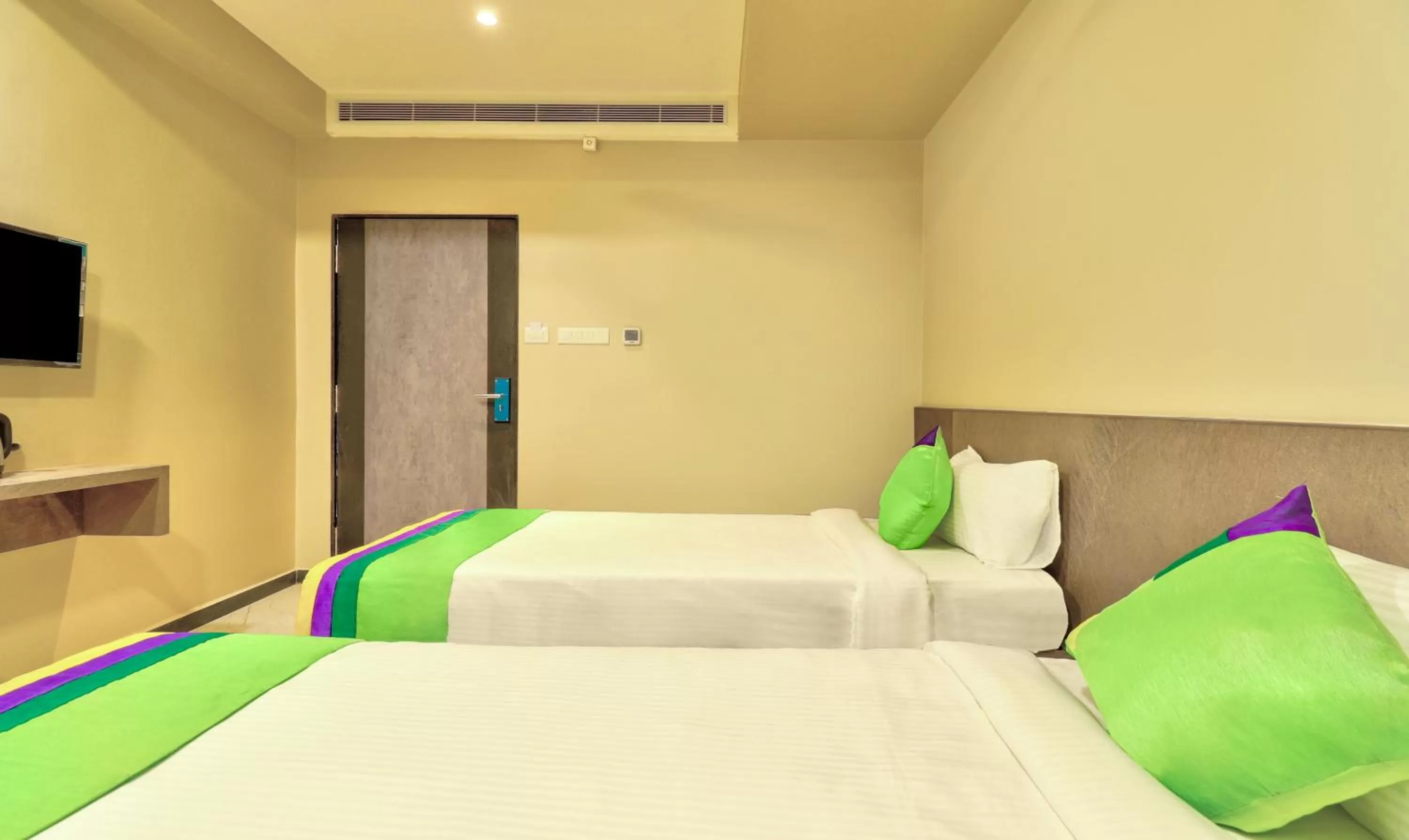 Bedroom, Bed in Treebo Sriz Cozy Seethamadhara