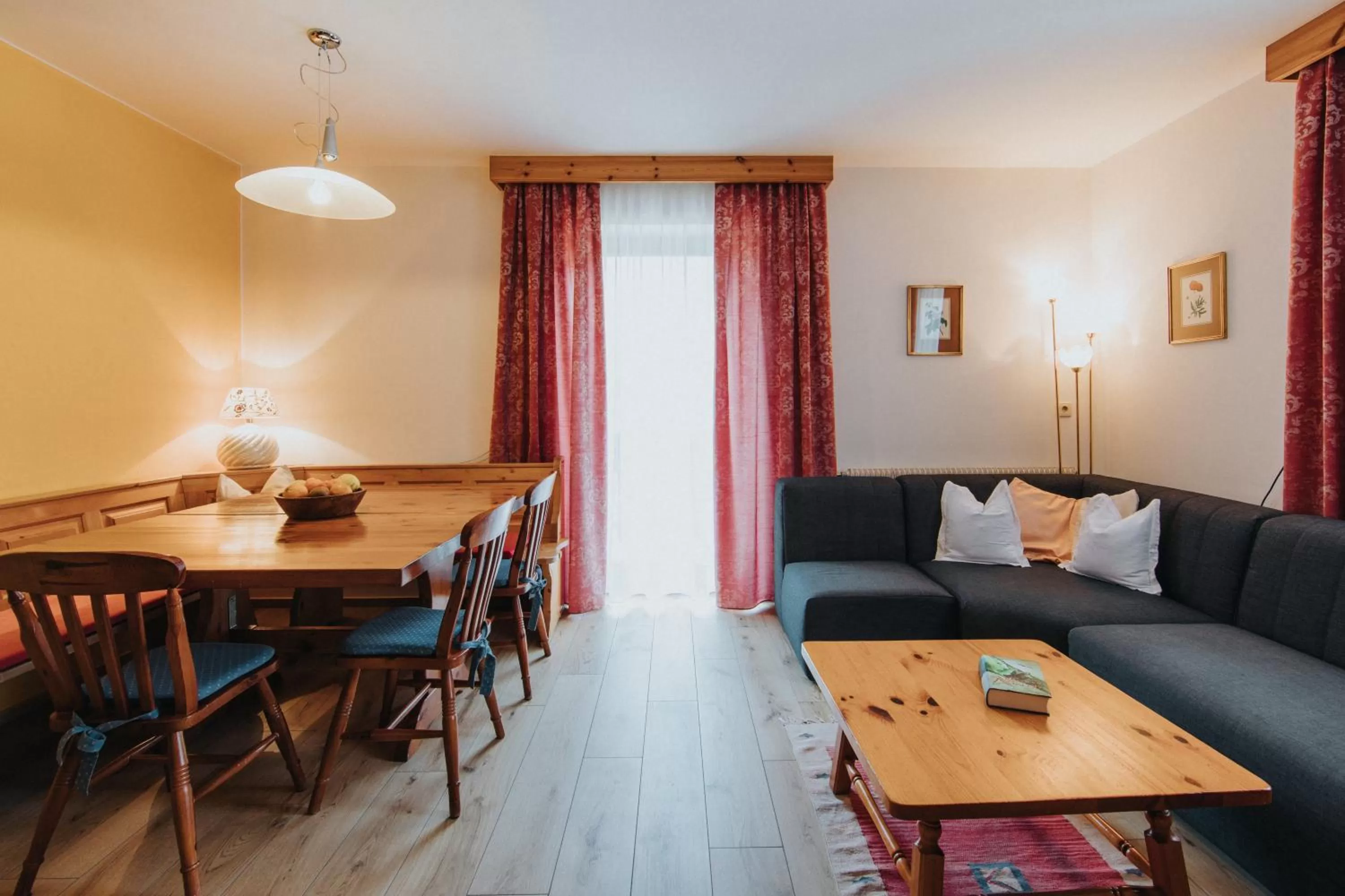 Living room, Dining Area in Residence Obermoarhof