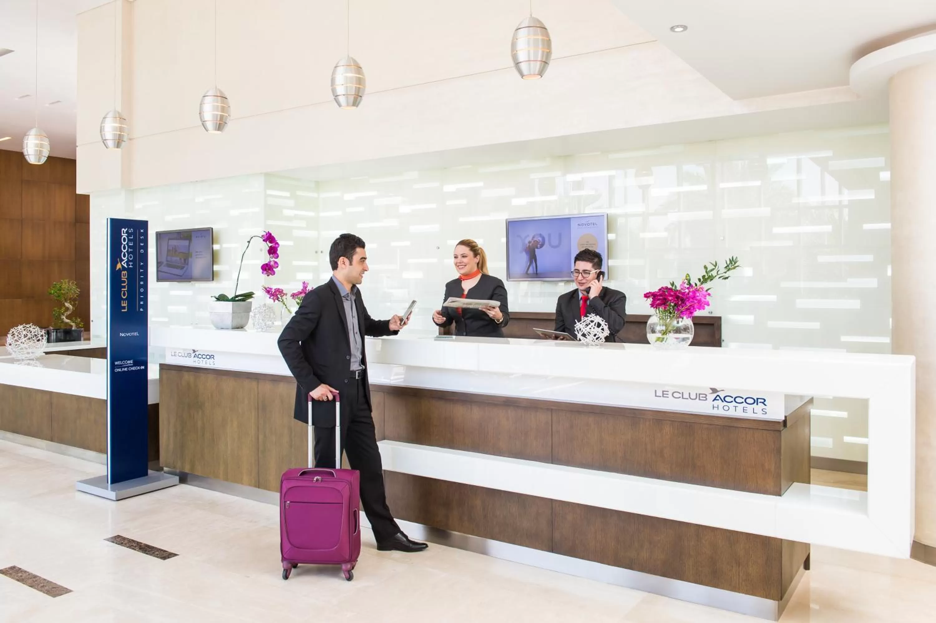 Lobby or reception in Novotel Abu Dhabi Gate