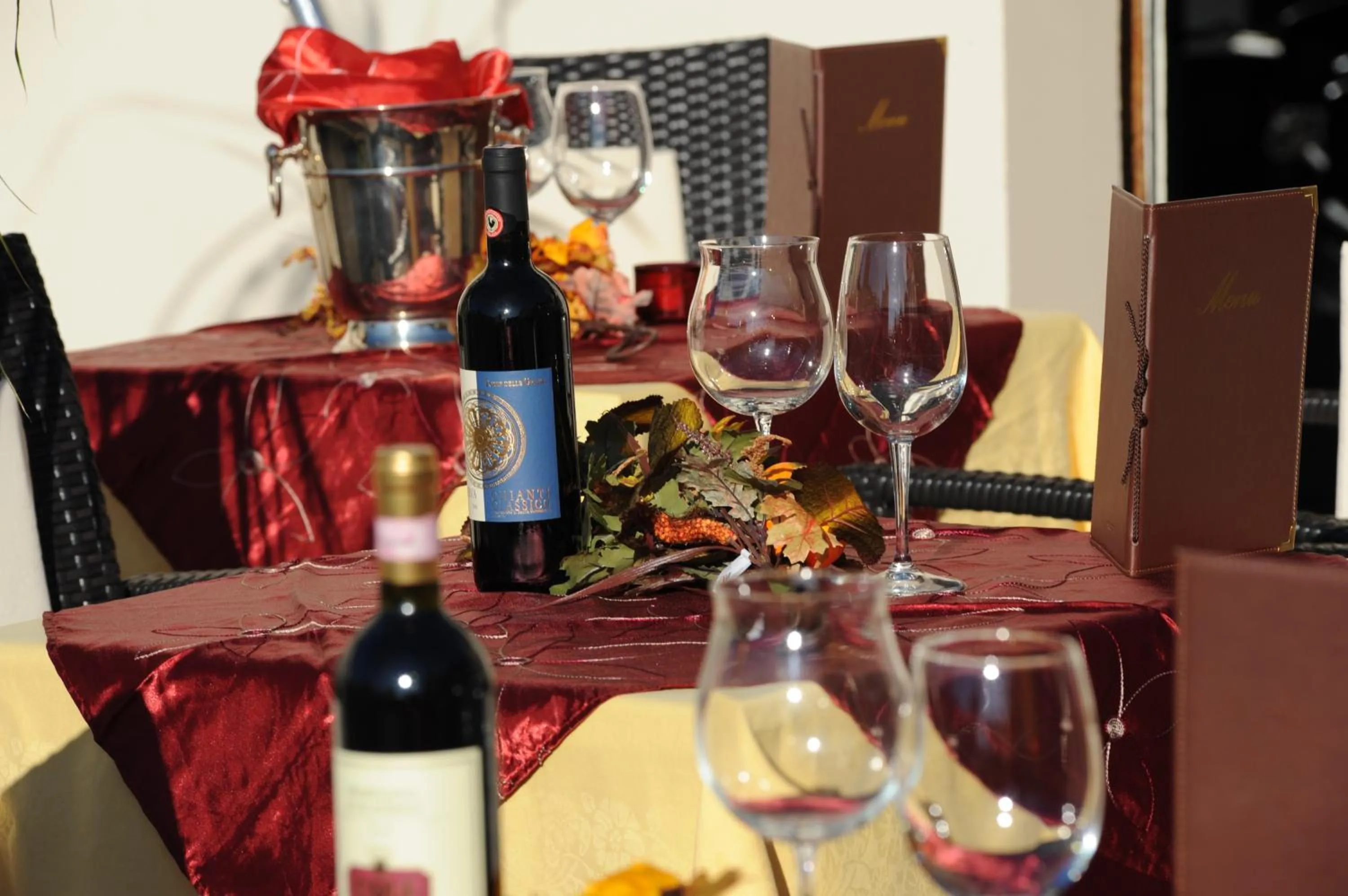 Restaurant/places to eat in Hotel California