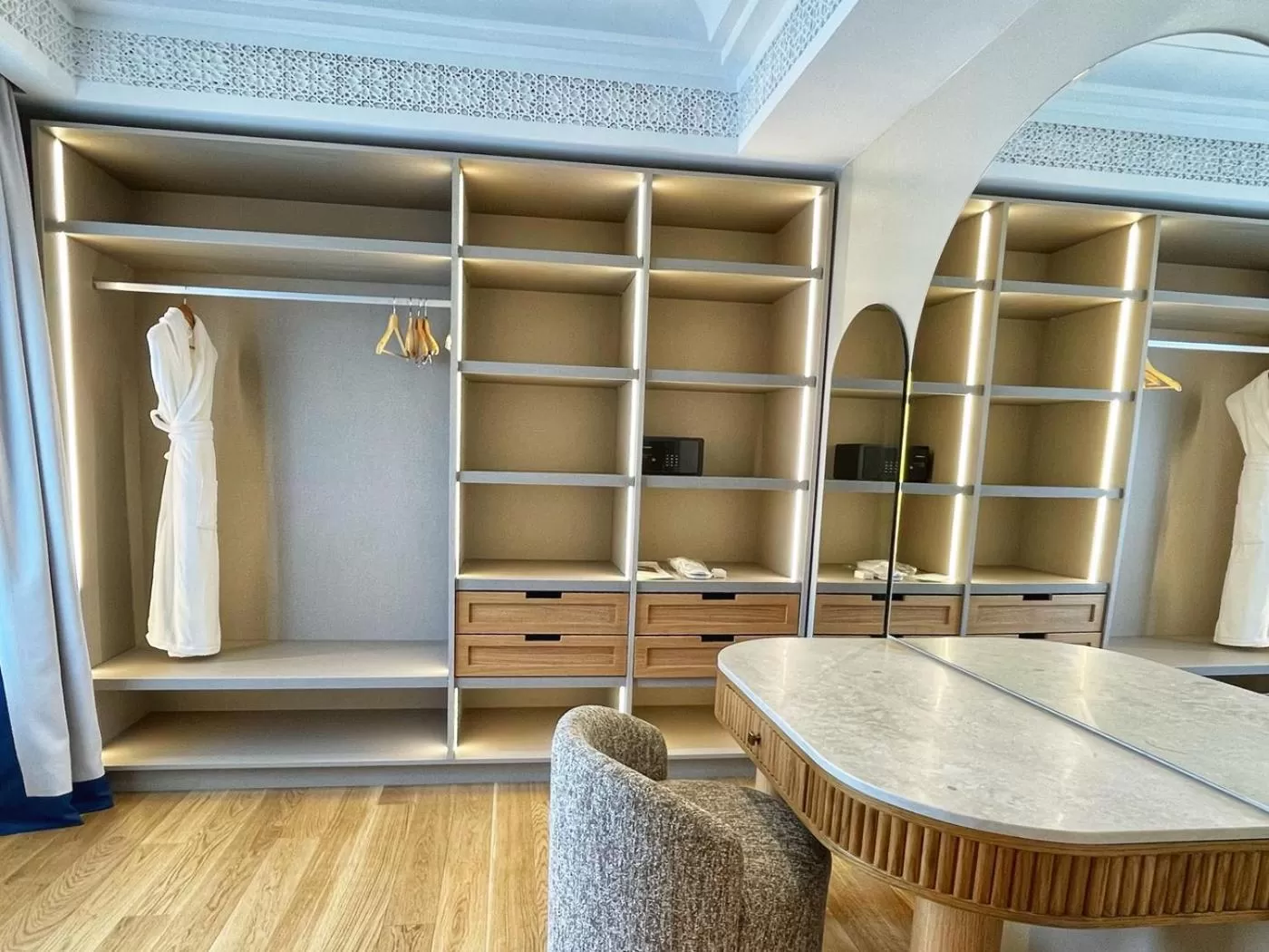 wardrobe in Hôtel Club Val d'Anfa Casablanca Ocean view