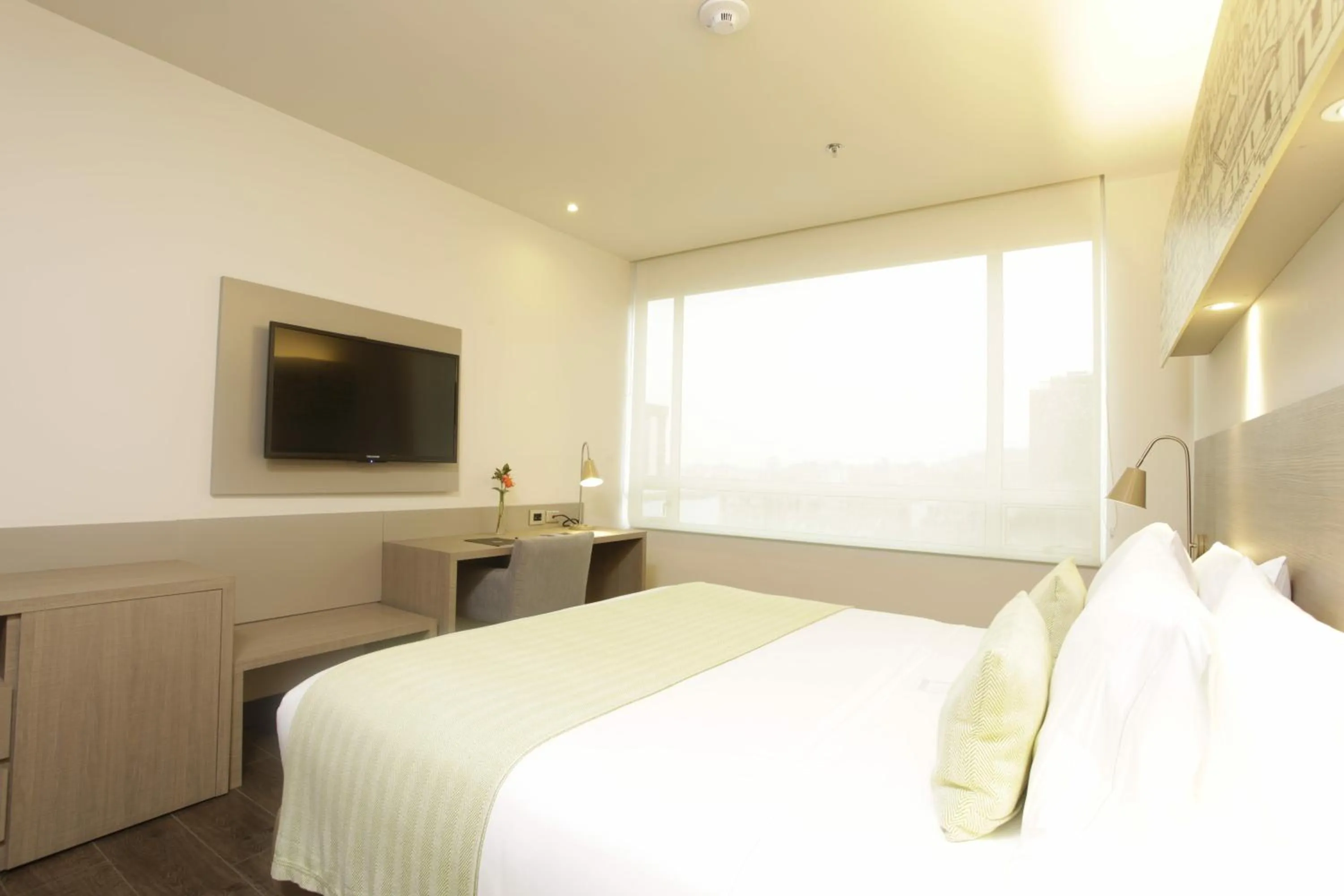 Bedroom, Bed in Hotel bh Usaquén