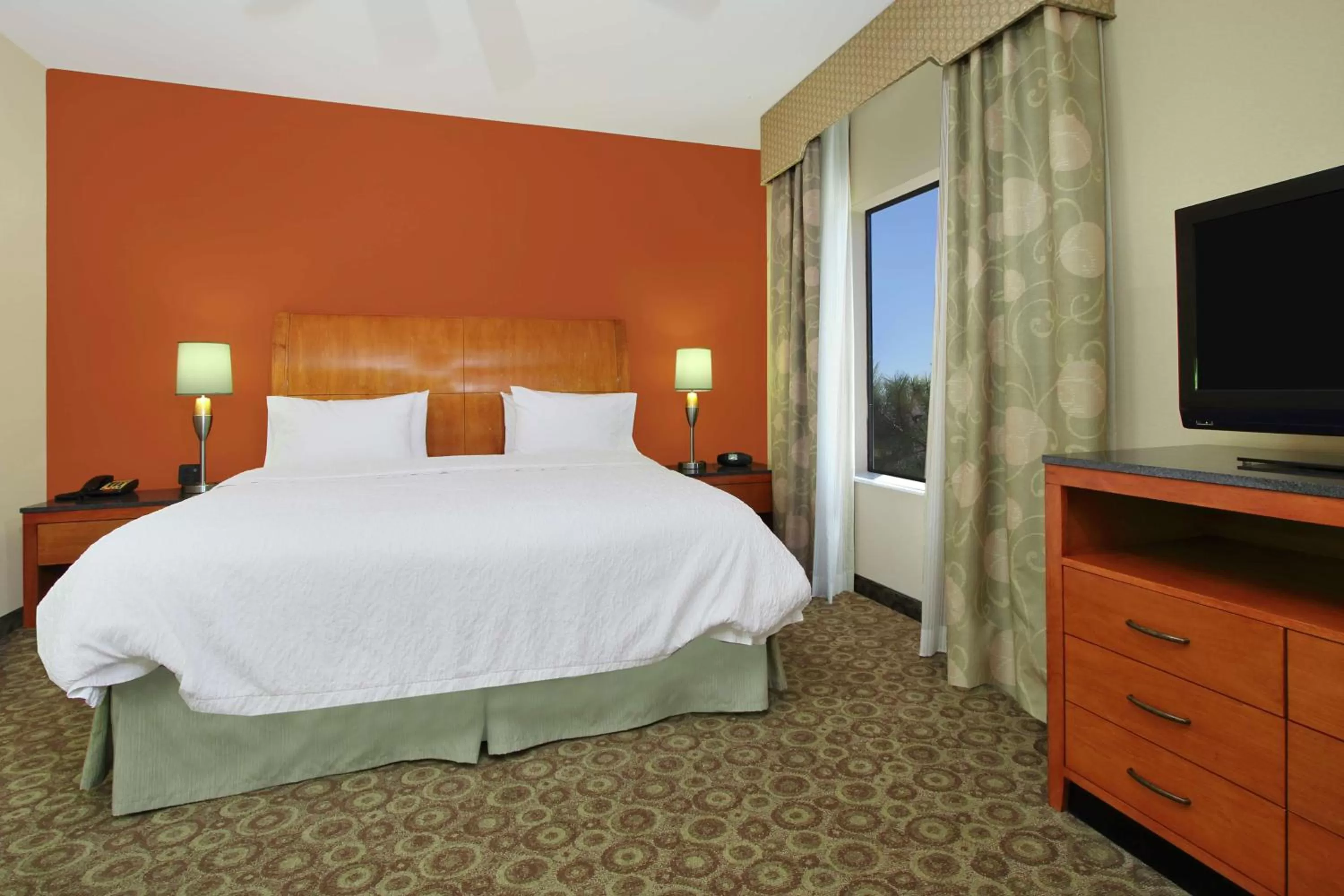 Bed in Hampton Inn & Suites Buffalo