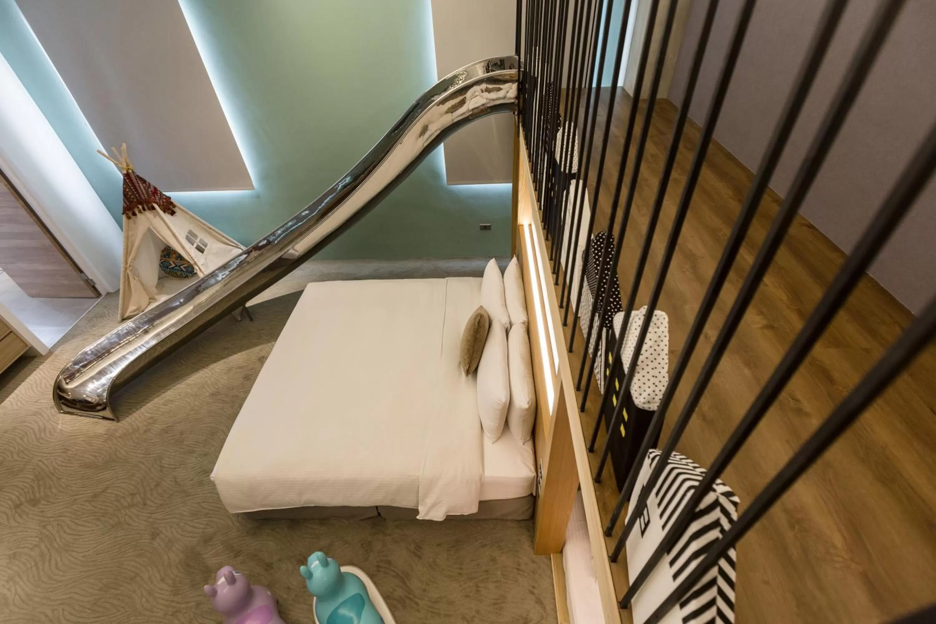 Photo of the whole room, Bed in Green Hotel