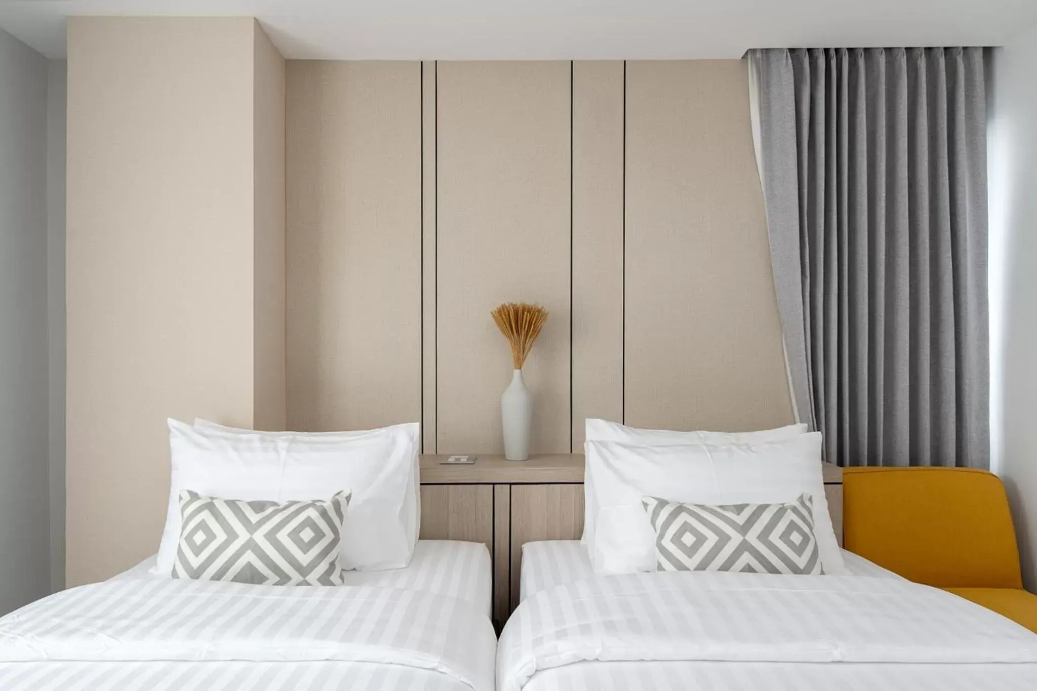 Superior Twin Room in The Riski Hotel at Bangphlat Station SHA Superior Twin Room in The Riski Hotel at Bangphlat Station SHA