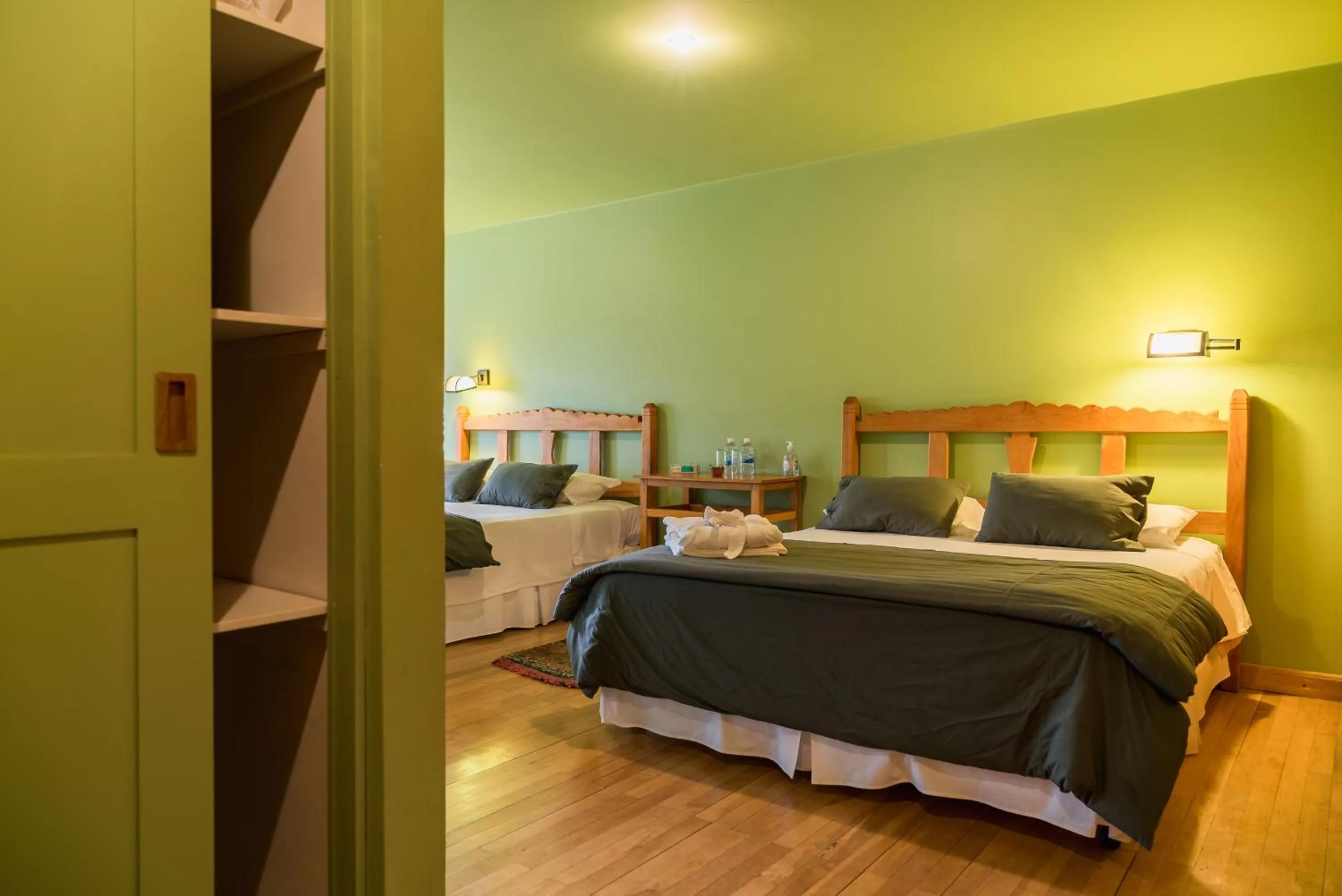 Photo of the whole room, Bed in Challhuaquen Lodge