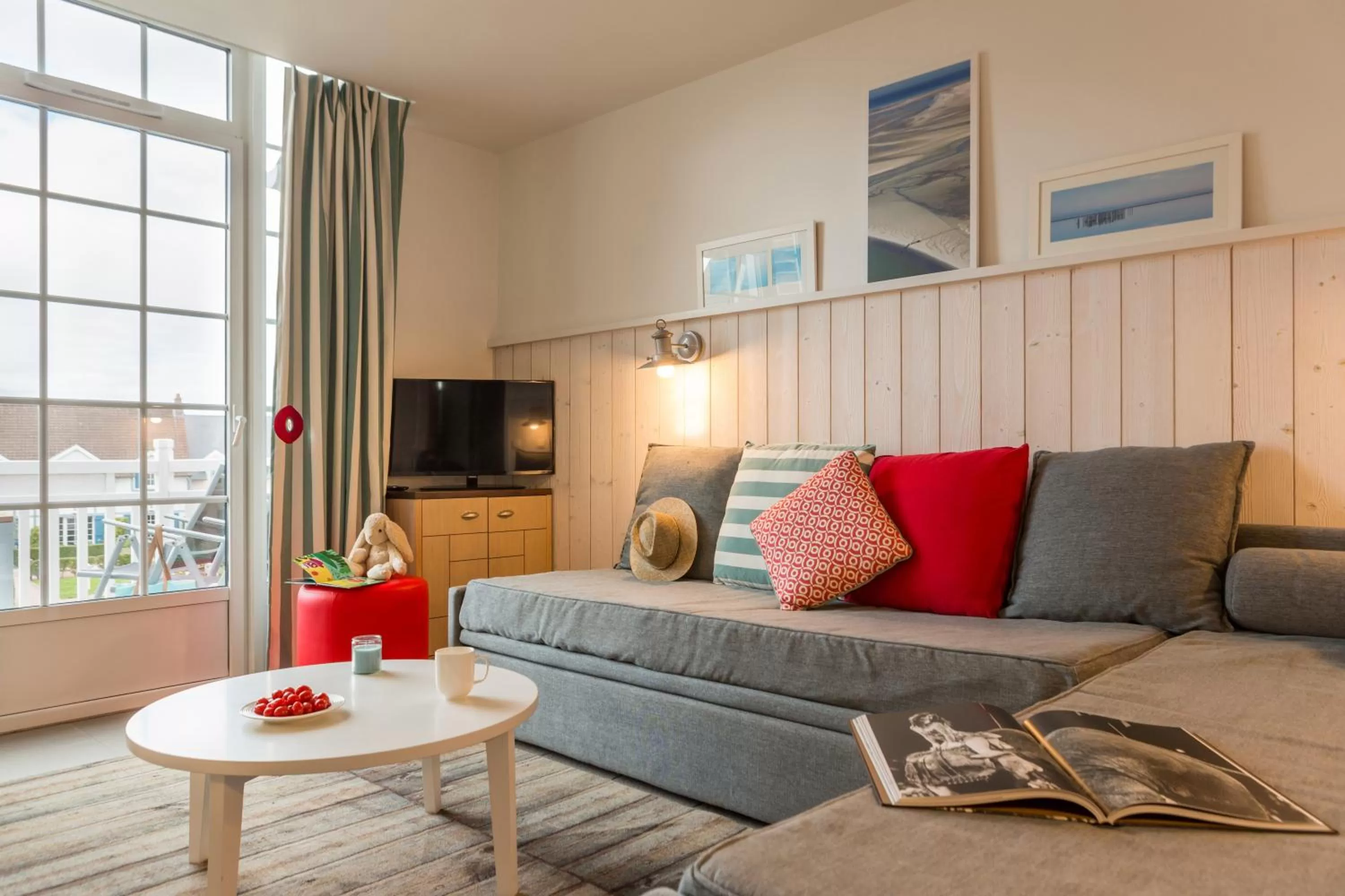 Communal lounge/ TV room in Pierre & Vacances Premium Résidence de la Plage