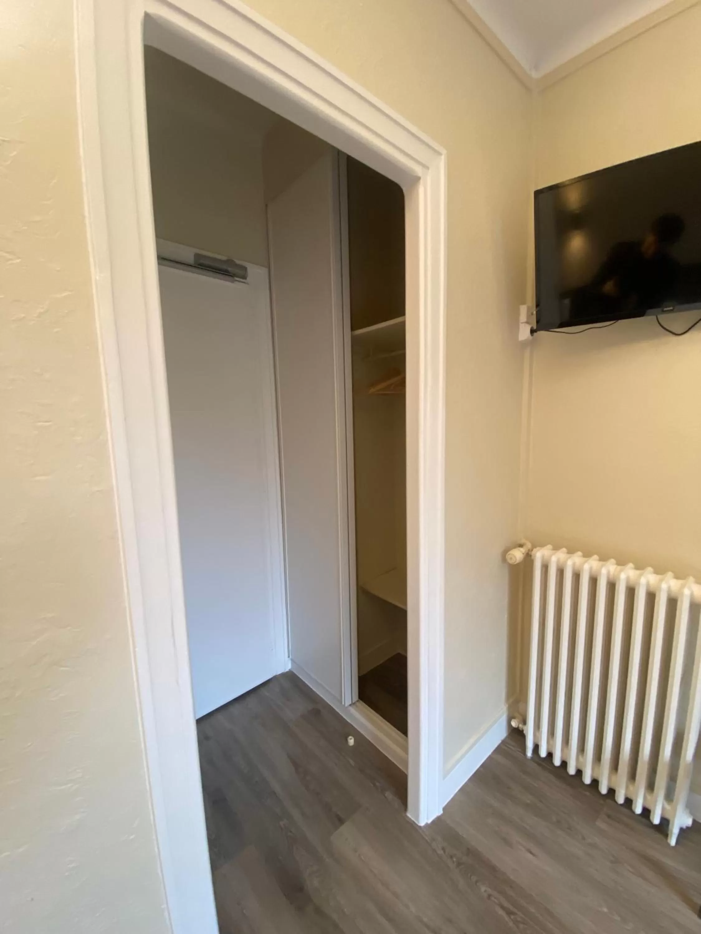 TV and multimedia in Hotel De La Poste