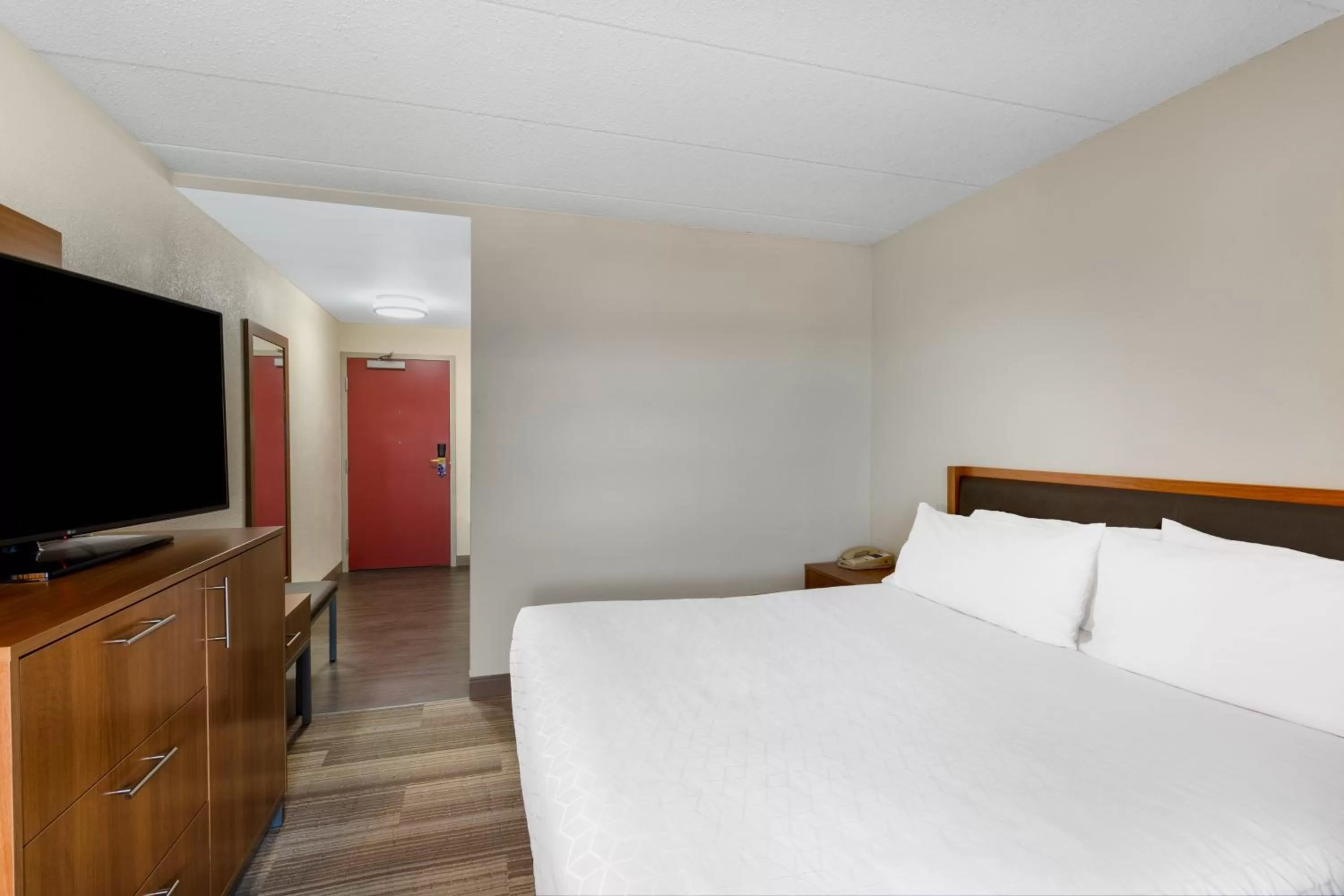 Photo of the whole room, Bed in Holiday Inn Express Hotel & Suites Philadelphia - King of Prussia by IHG