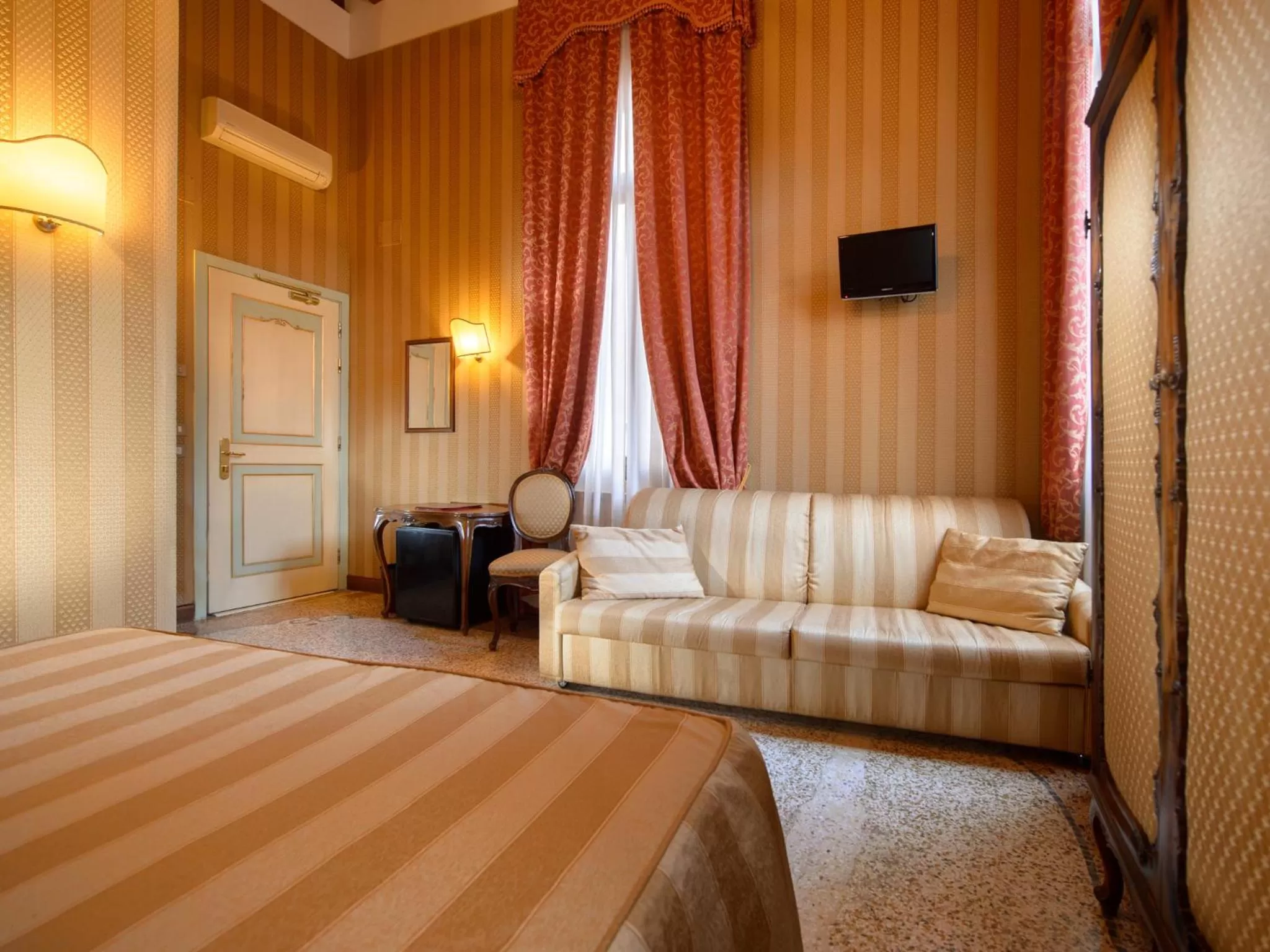 Photo of the whole room, Bed in Centauro Hotel