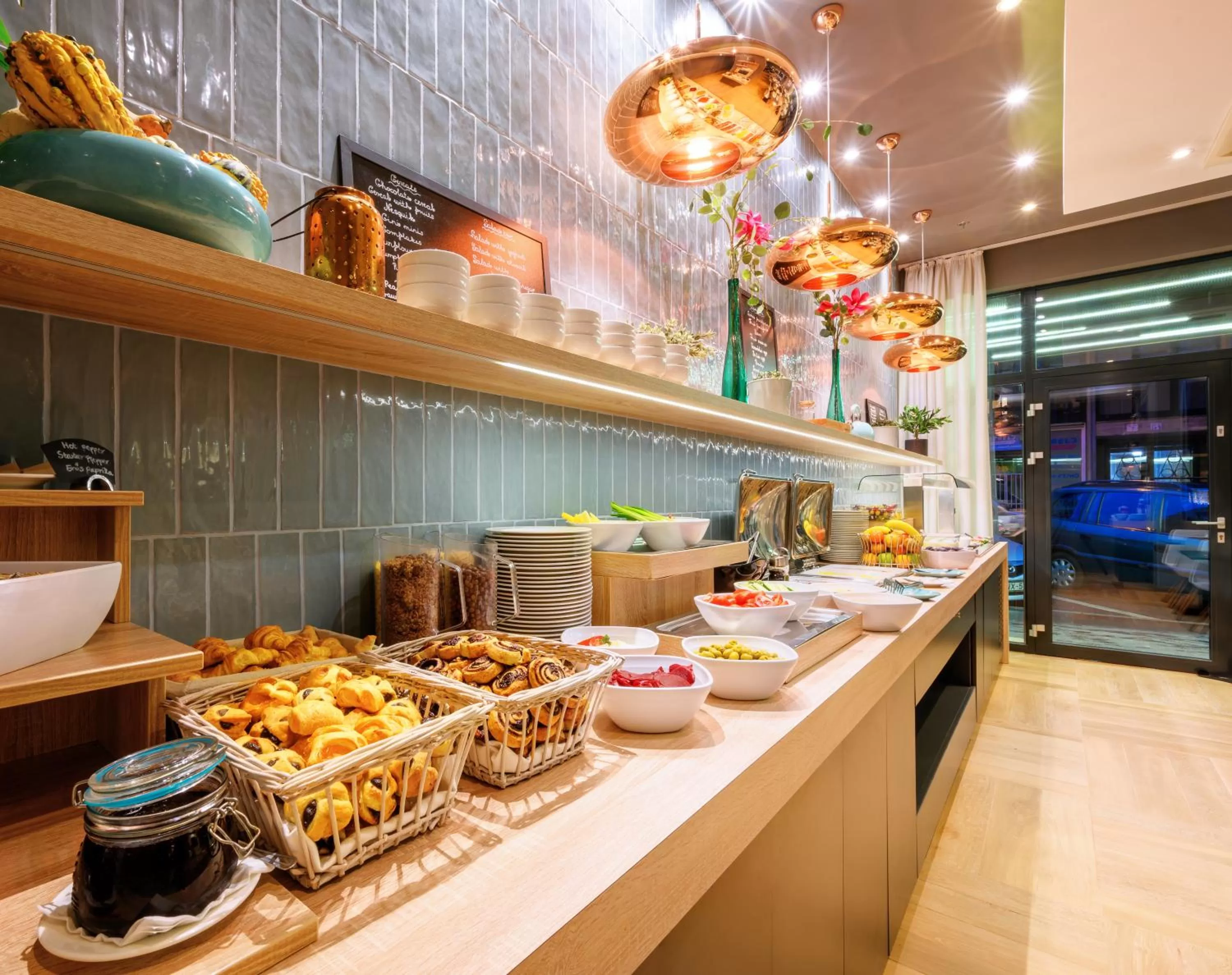 Food and drinks in Roombach Hotel Budapest Center