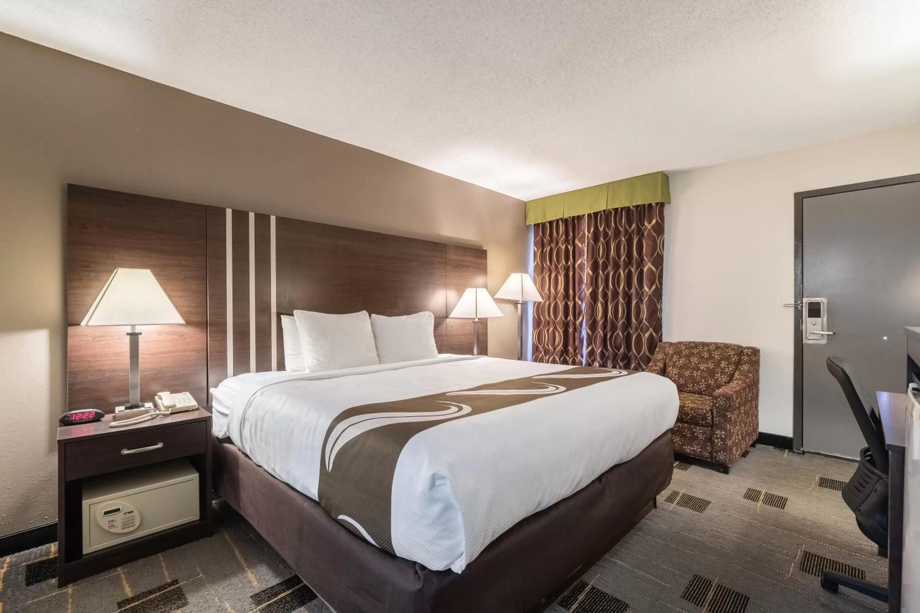 Bed in Quality Inn Cleveland North