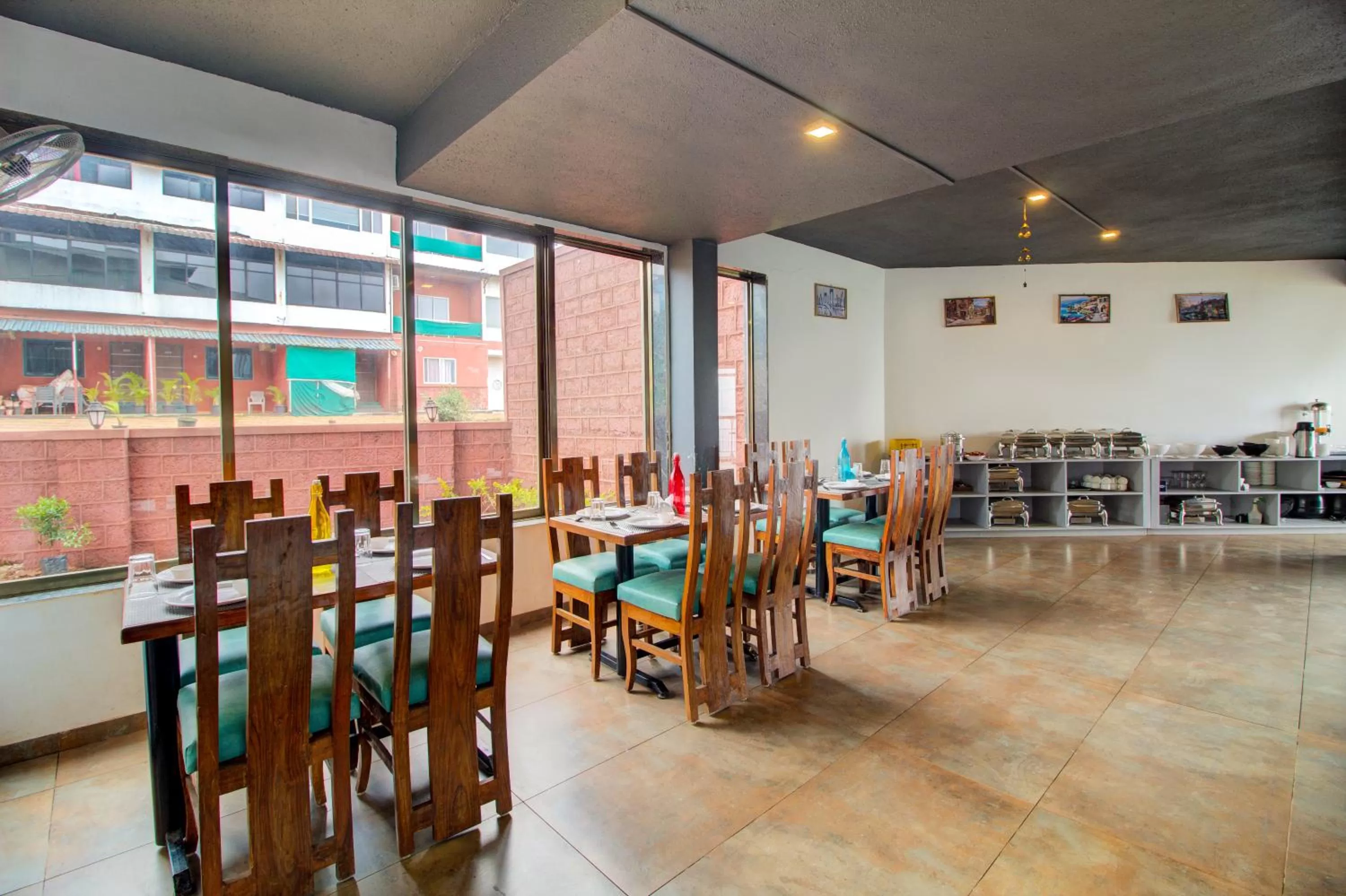 Restaurant/places to eat in Mountain Breeze Resort, Mahabaleshwar