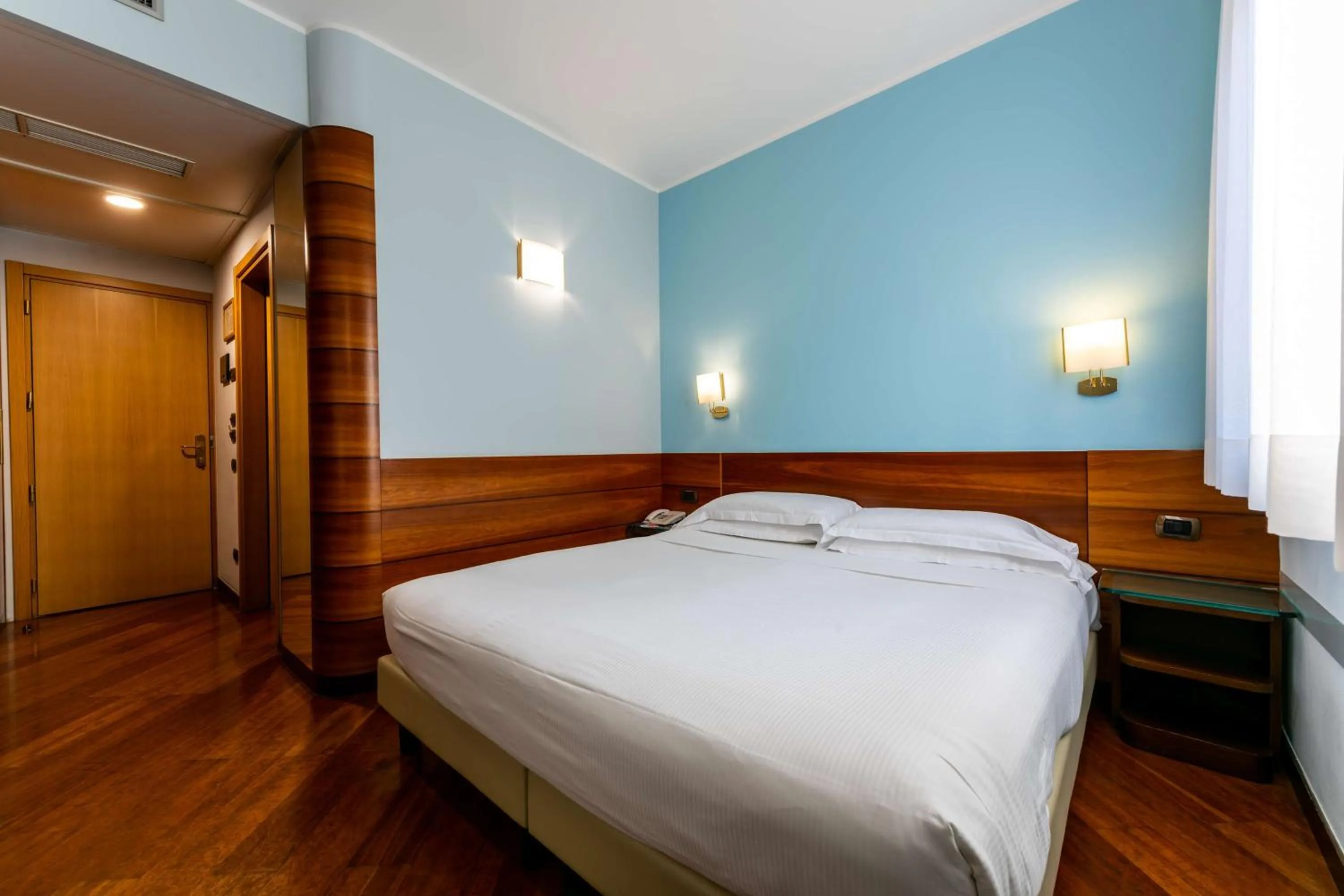 Photo of the whole room, Bed in Hotel Mirage Sure Hotel Collection by Best Western