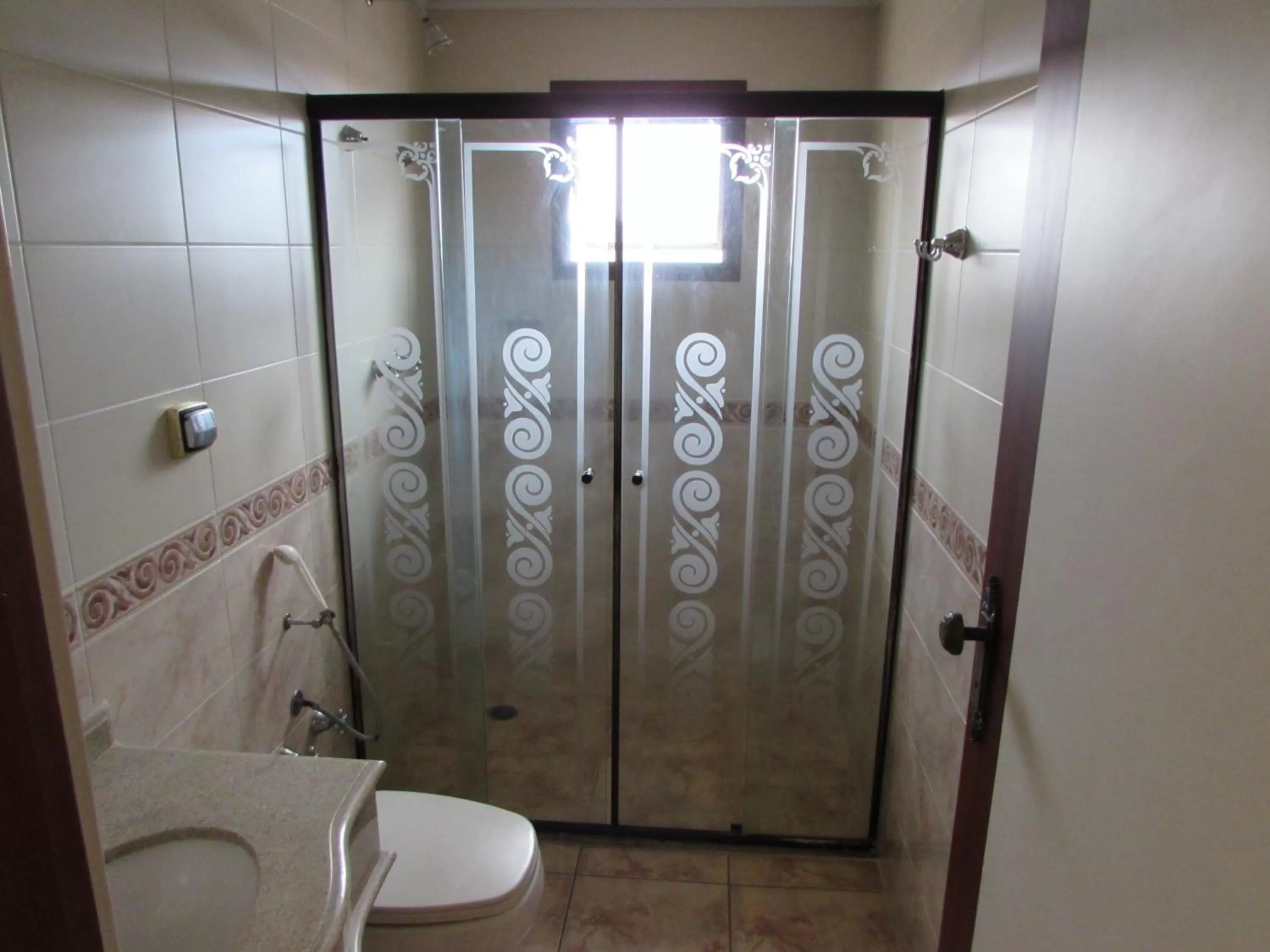 Bathroom in Pleasant Place Hotel