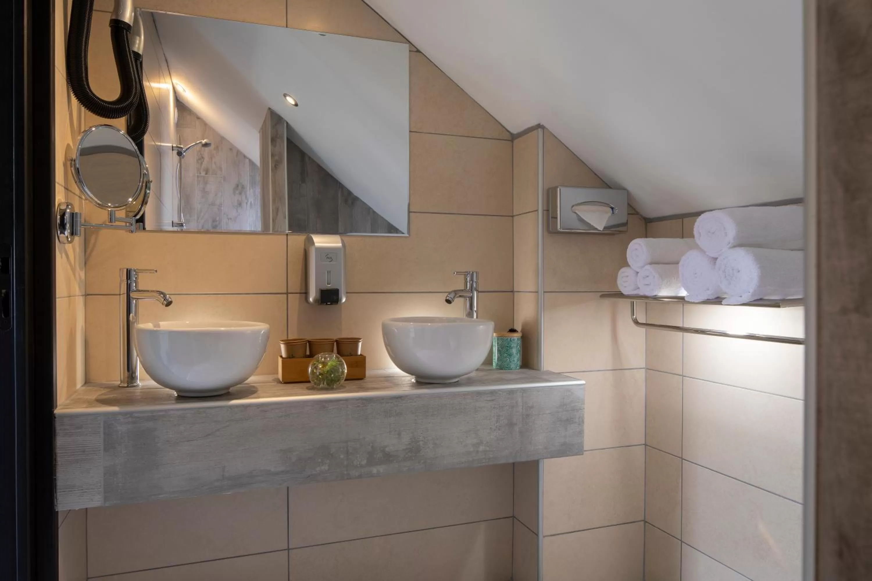 Shower in Cocoon inn