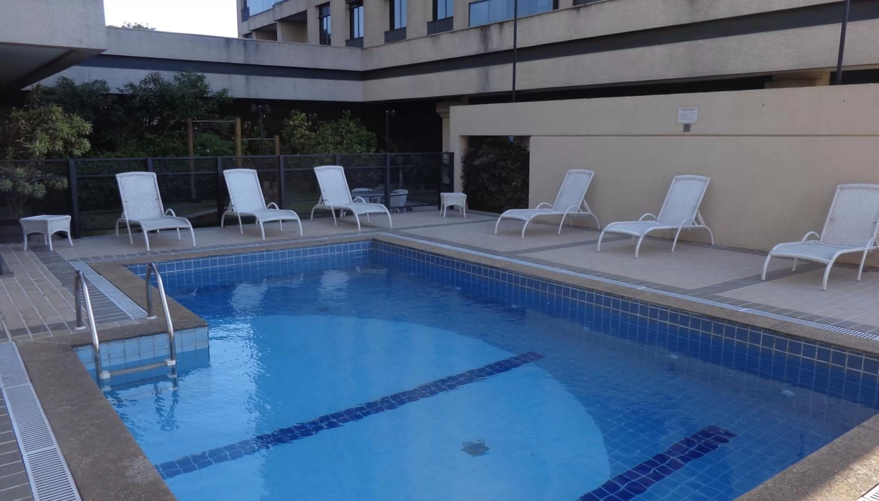 Swimming pool in eSuítes Congonhas by Atlantica