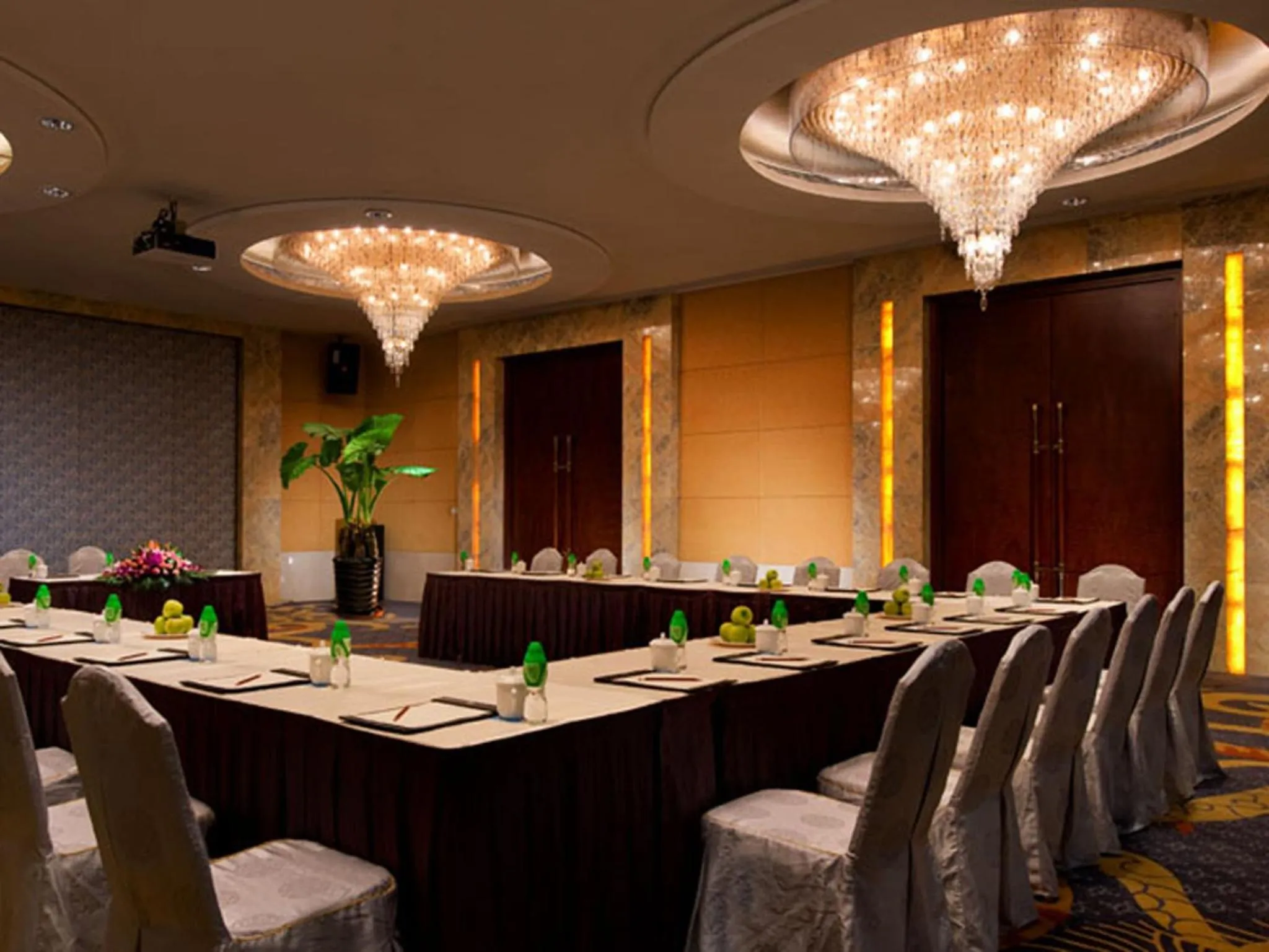 Meeting/conference room in HJ International Hotel