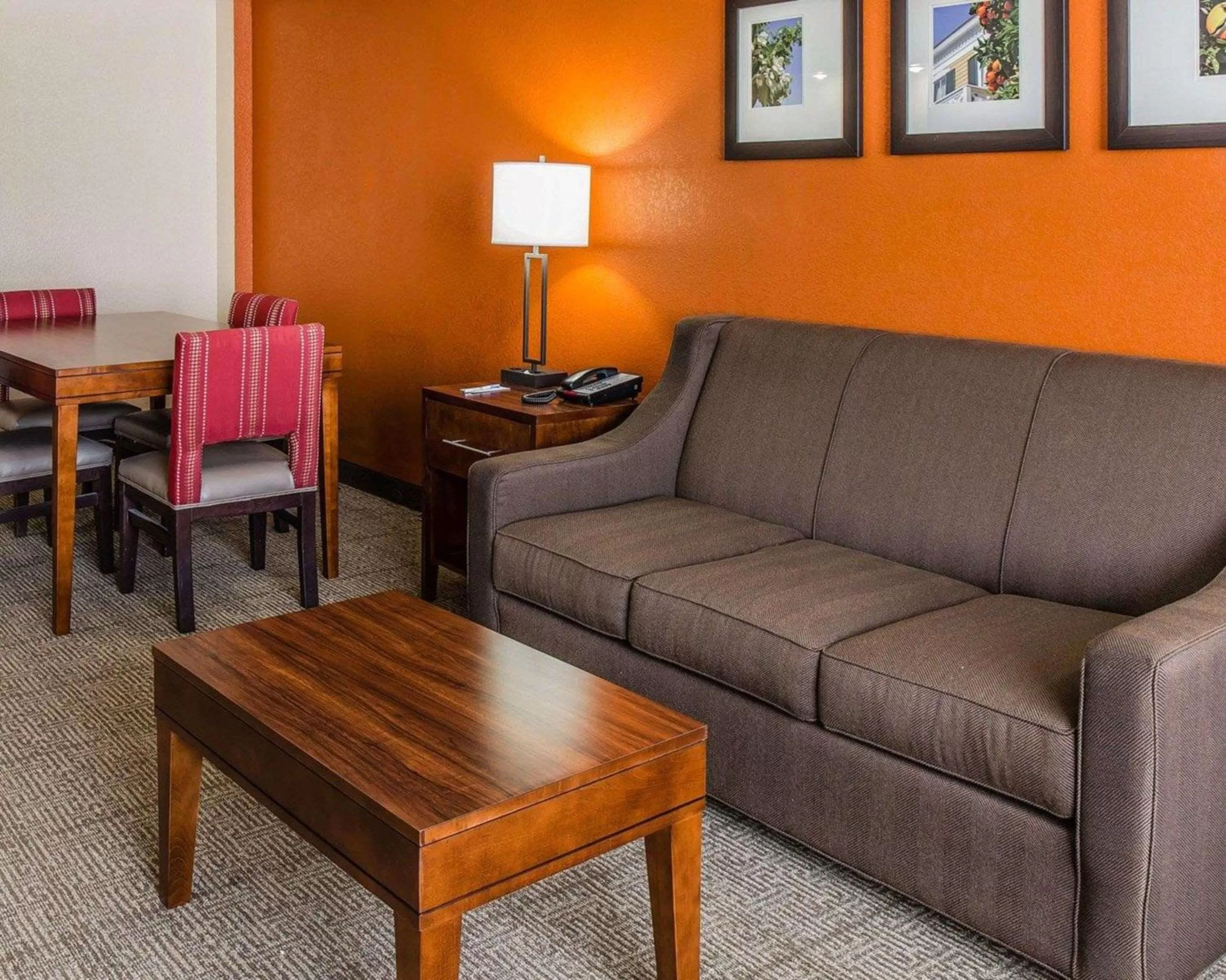 Photo of the whole room in Comfort Inn & Suites Lakeland North I-4