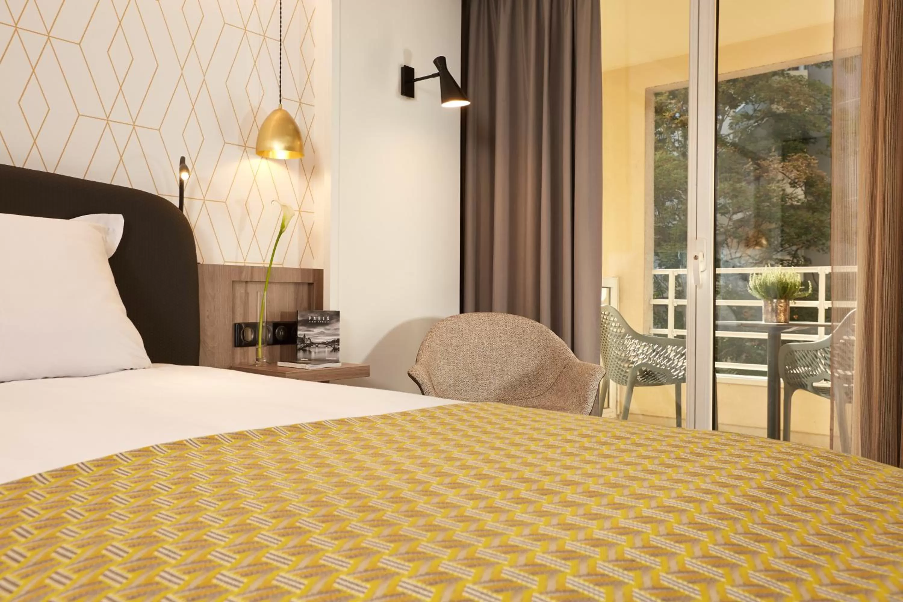 Bed in Auteuil Tour Eiffel