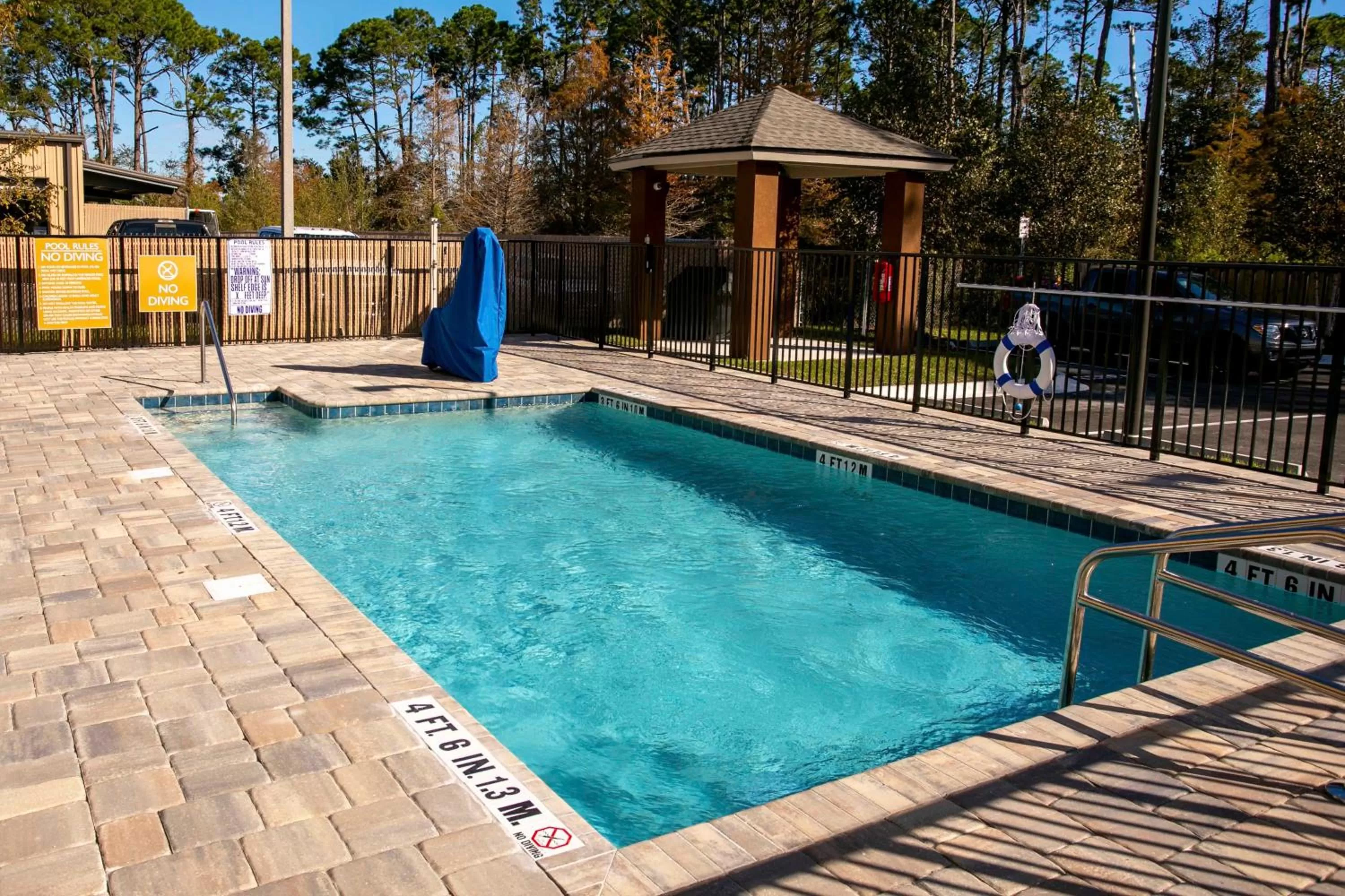 Swimming pool in Candlewood Suites - Jacksonville - Mayport by IHG