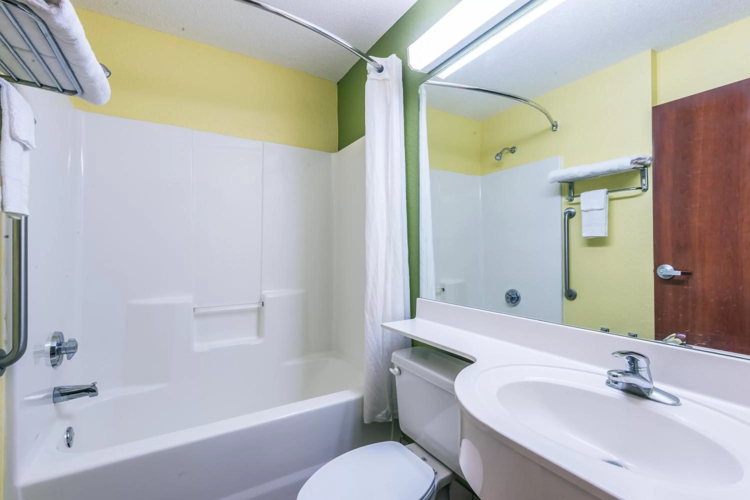 Queen Room - Disability Access - Non-Smoking in Microtel Inn & Suites by Wyndham Auburn