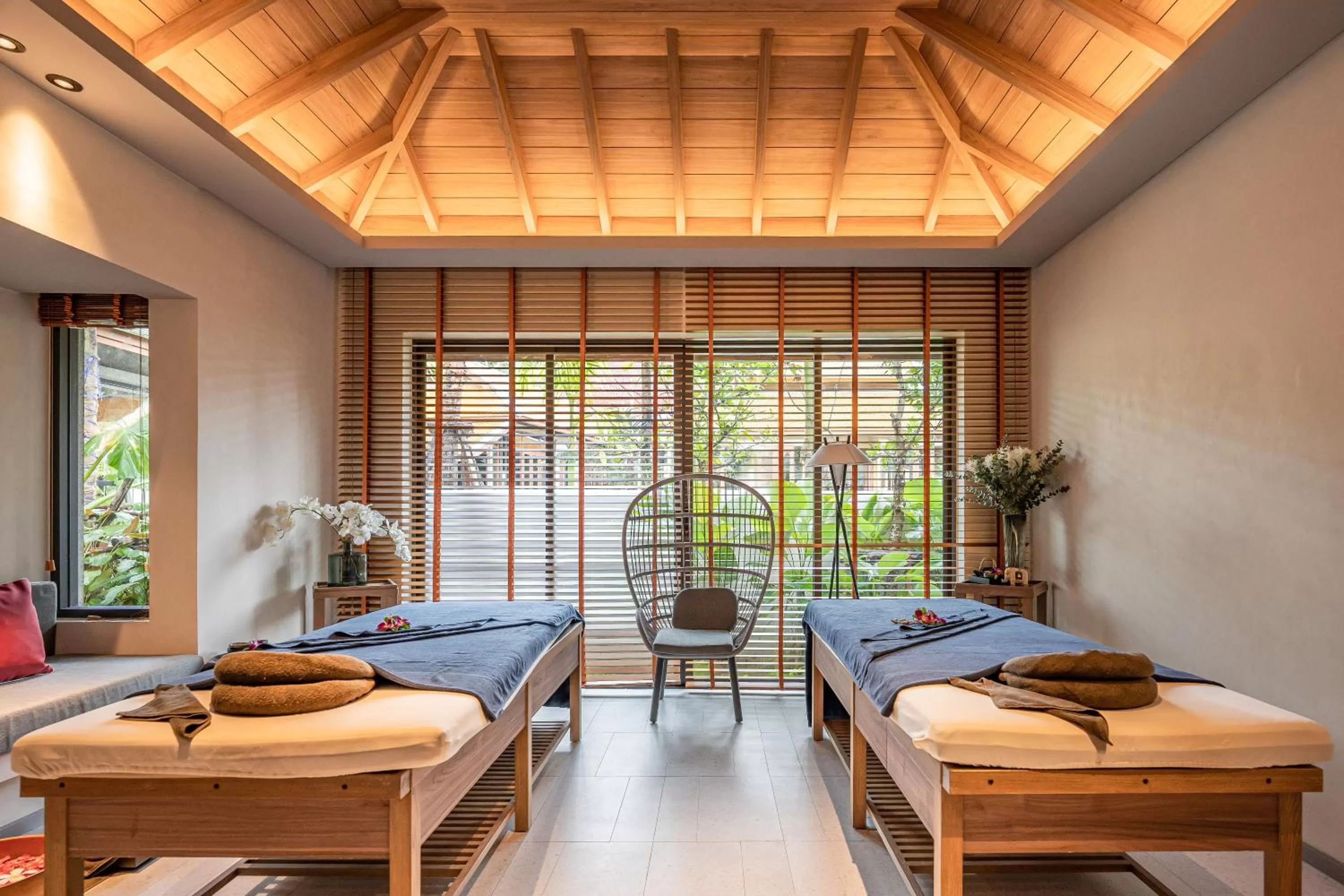 Massage, Bed in Grand Mercure Khao Lak Bangsak