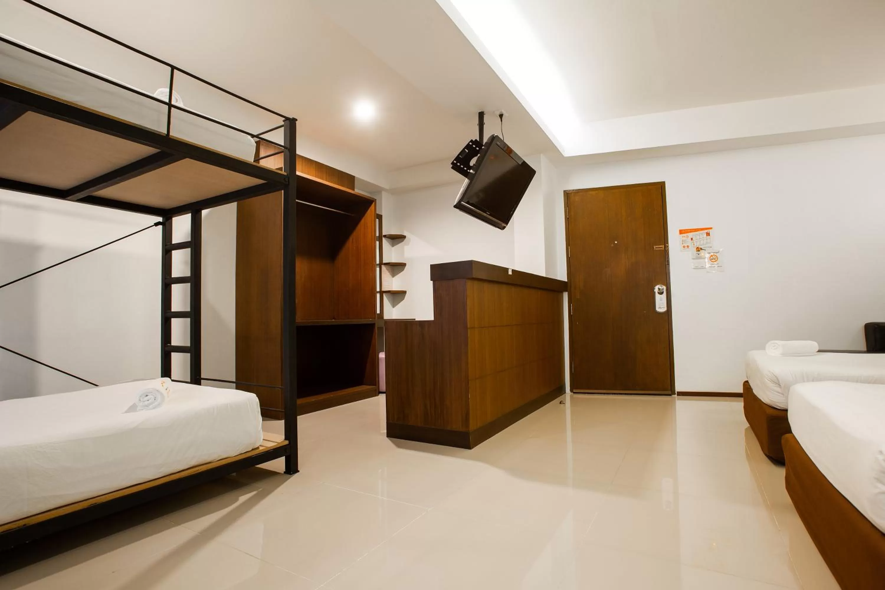 Photo of the whole room, Bed in Fun-D City View SHA Plus