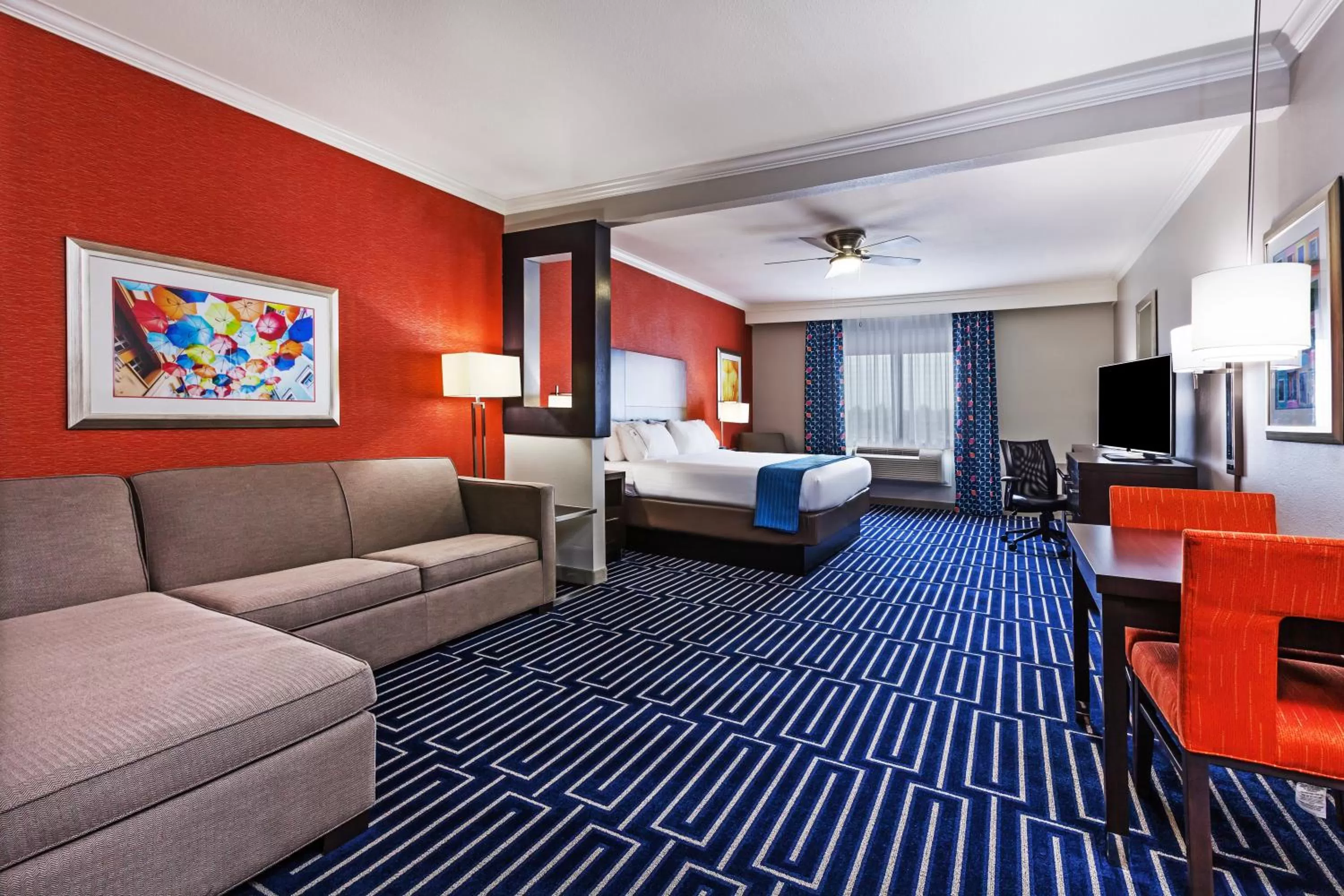 Photo of the whole room, Bed in Holiday Inn Express & Suites Houston East by IHG