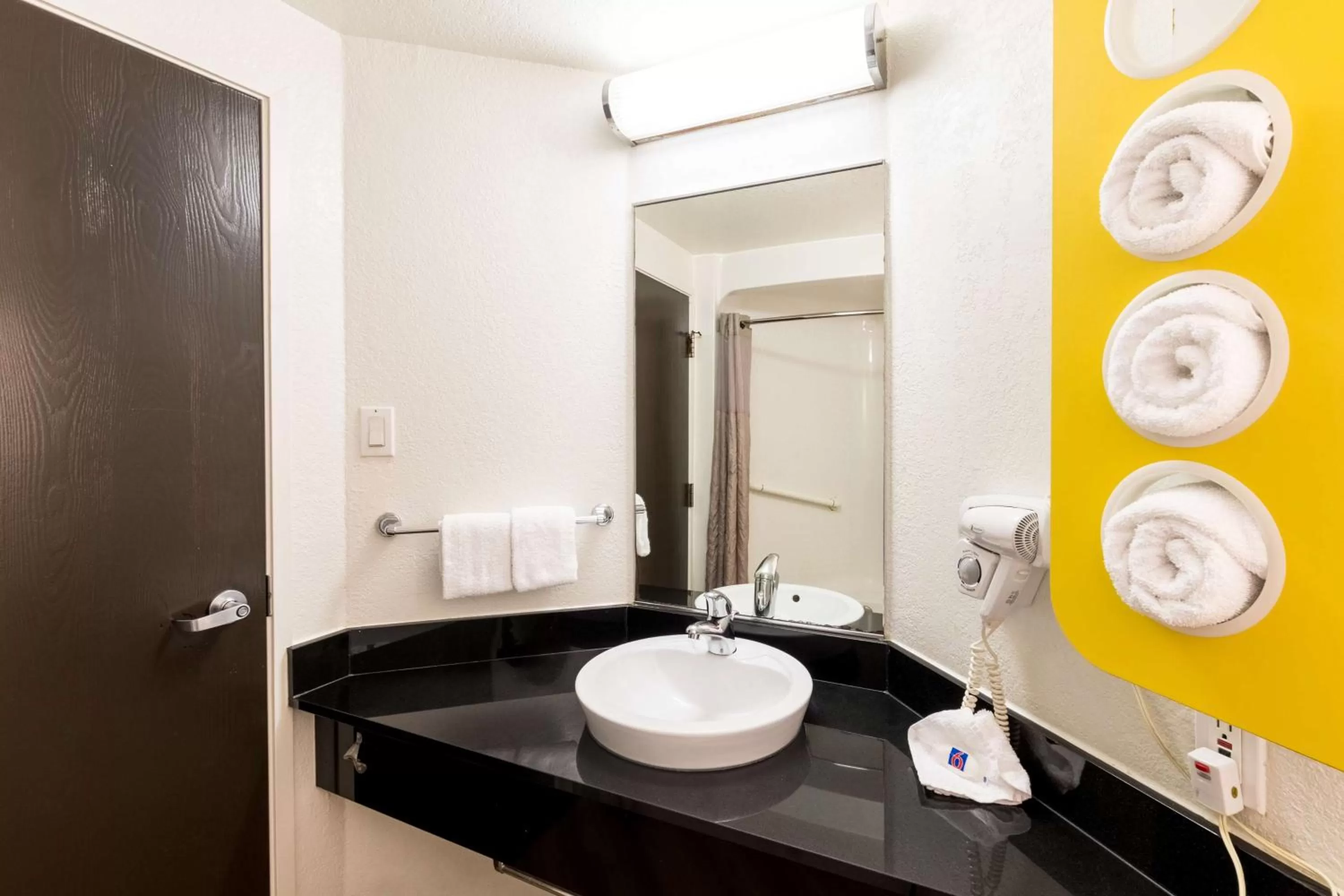 Bathroom in Motel 6-Irving, TX - DFW Airport North