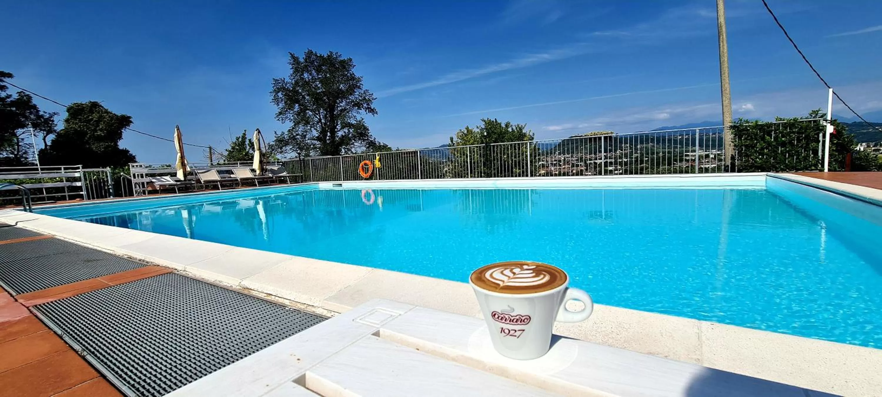 Swimming pool in Hotel New Genziana