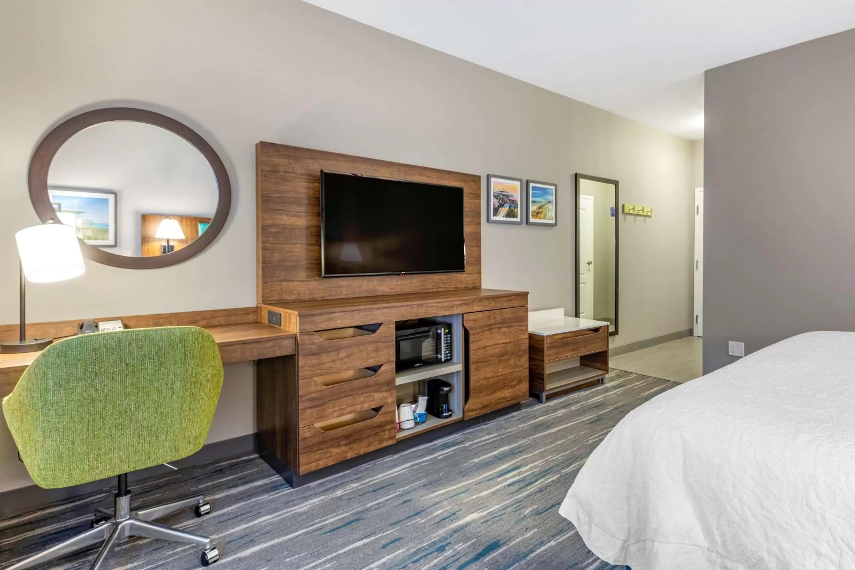 Bedroom, Bed in Hampton Inn Carlsbad North San Diego County