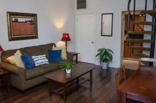 One-Bedroom Loft in Jean Lafitte House One-Bedroom Loft in Jean Lafitte House