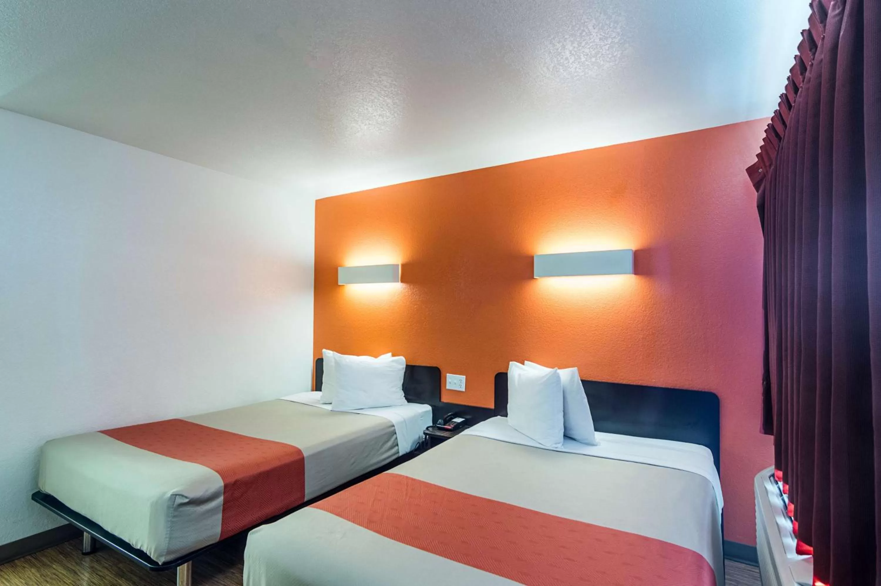 Photo of the whole room, Bed in Motel 6-Ardmore, OK