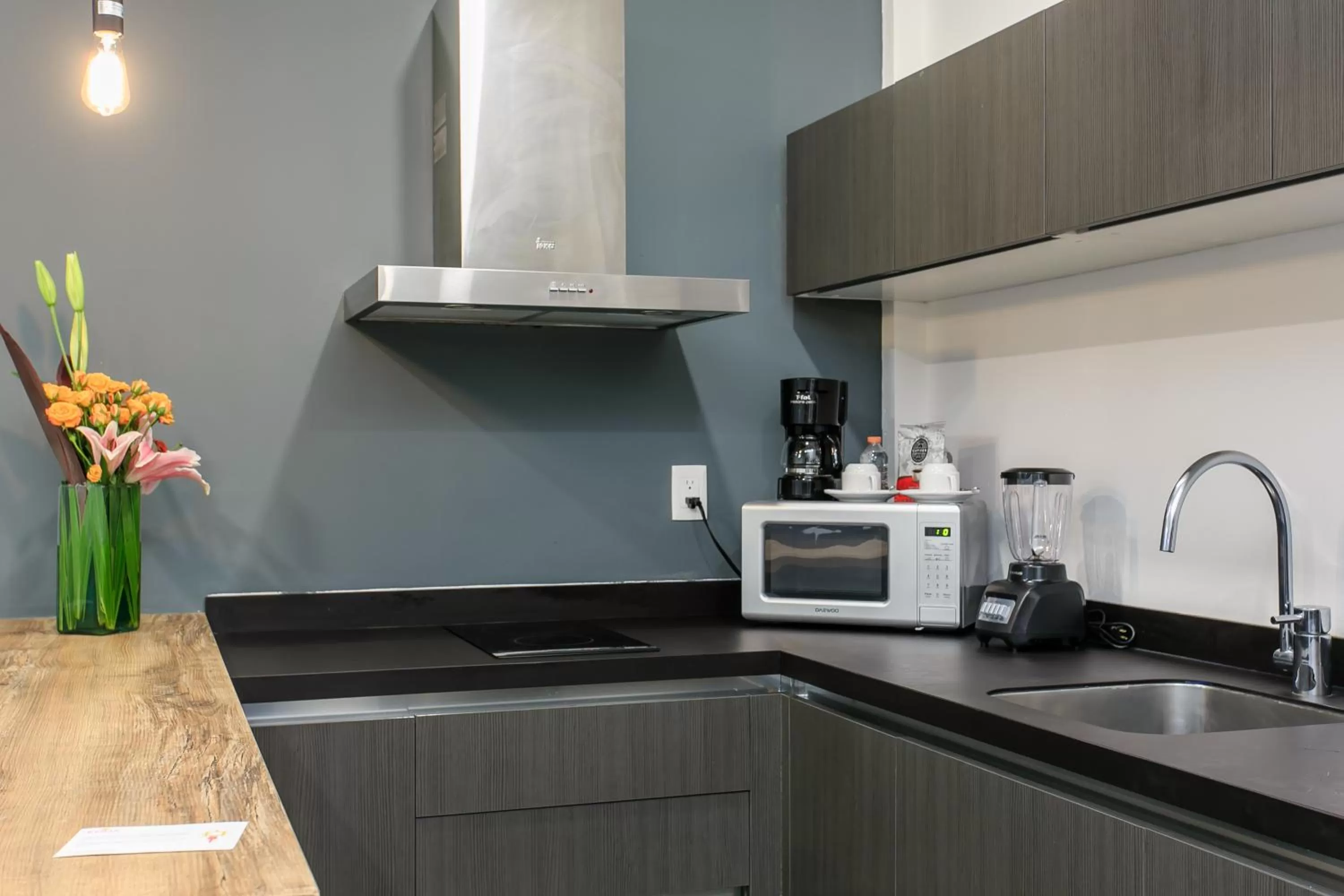 Kitchen or kitchenette in Studio 30 Condhotel by Nah Hotels