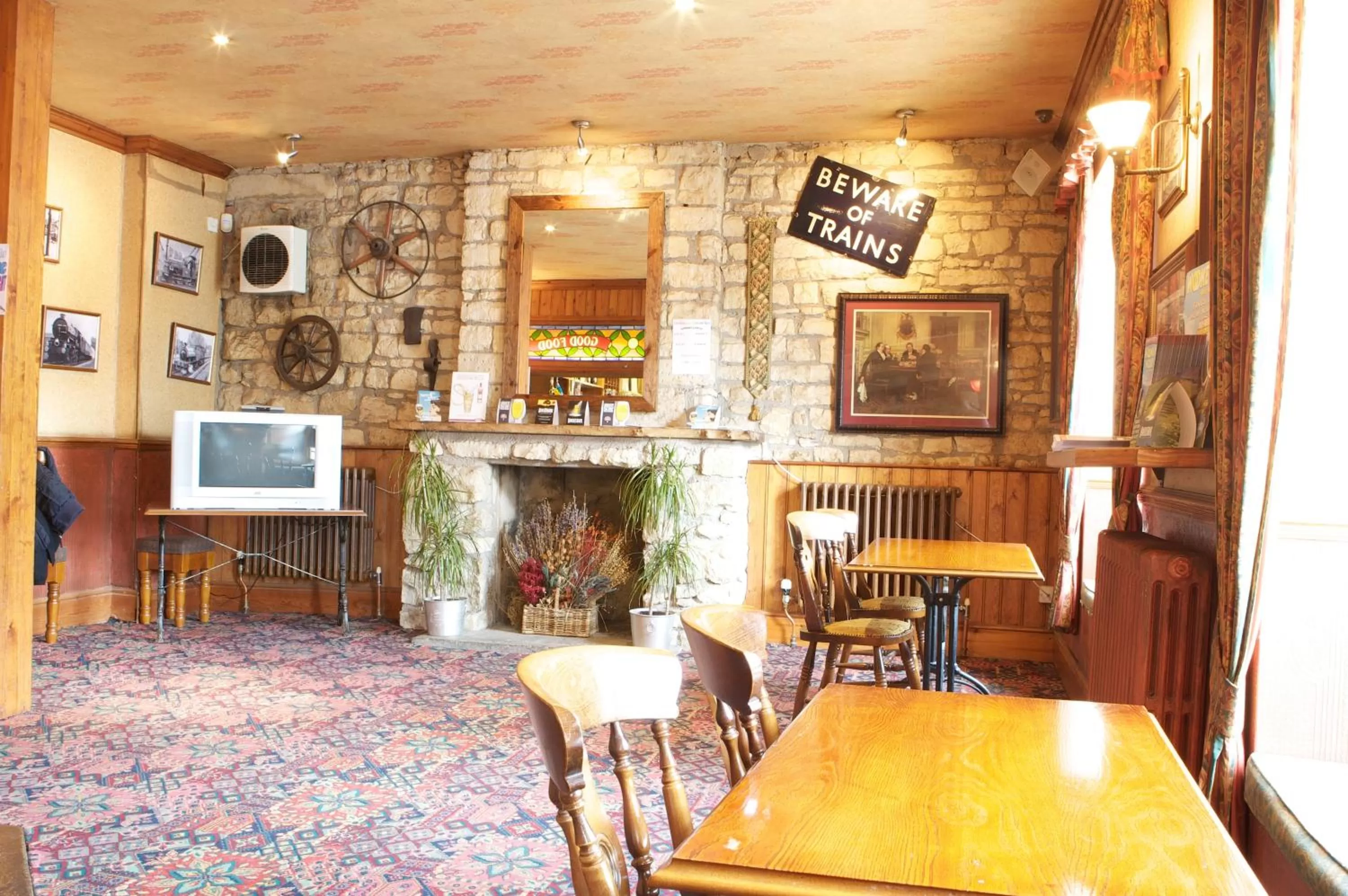 Lounge or bar in Radstock Hotel near Bath