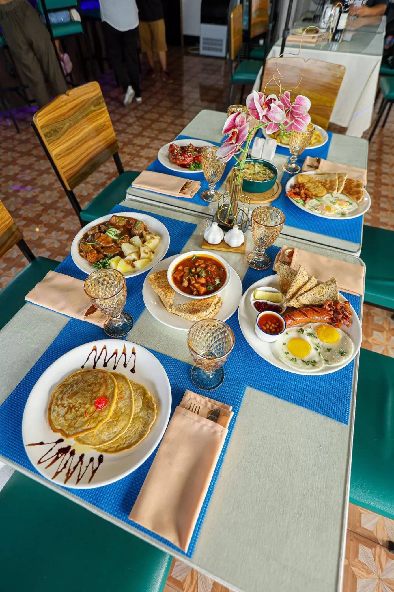 Food in Kingswick Residences & Lodge