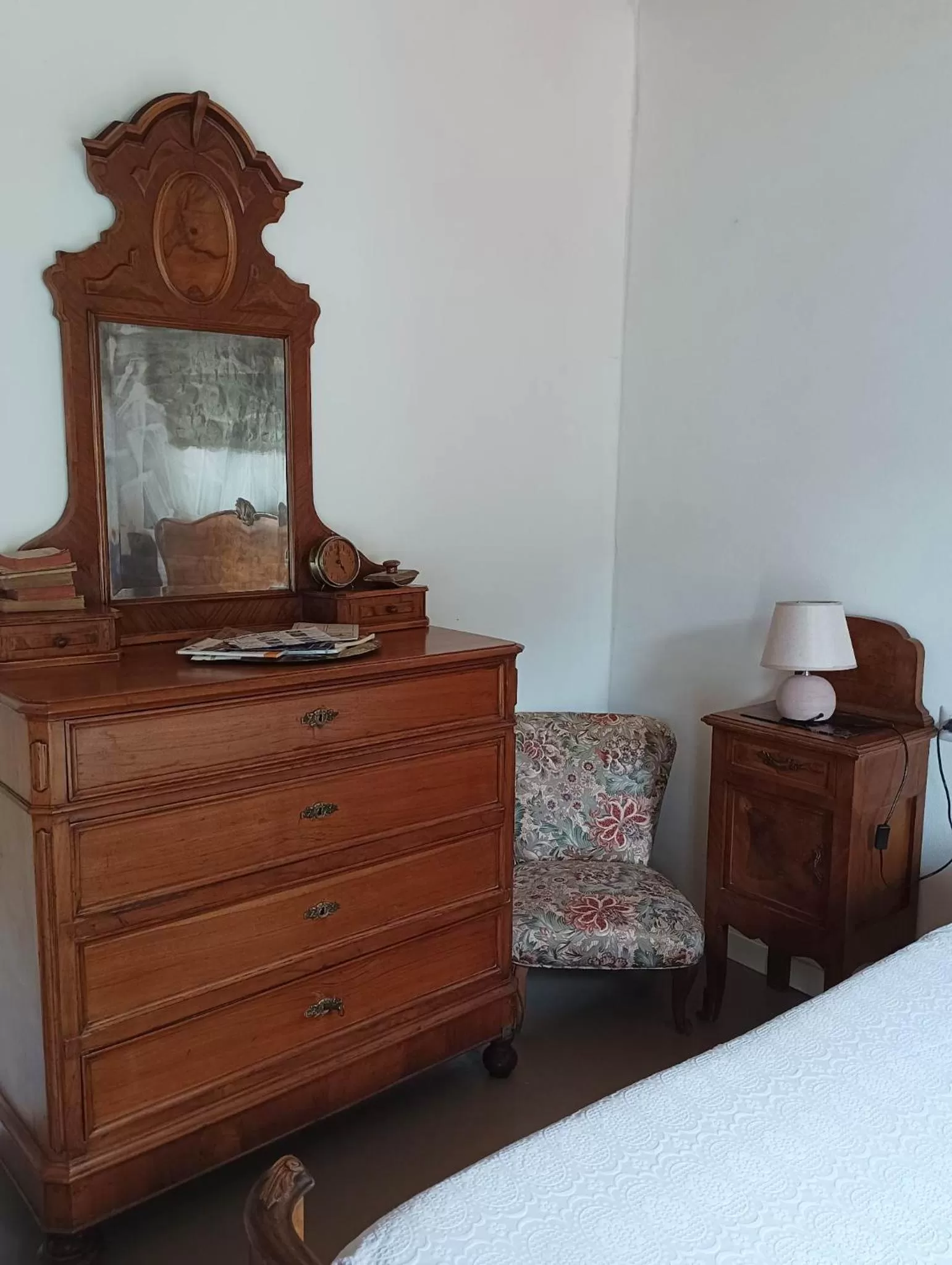 Decorative detail, Bed in B&B La Corte del Segrino