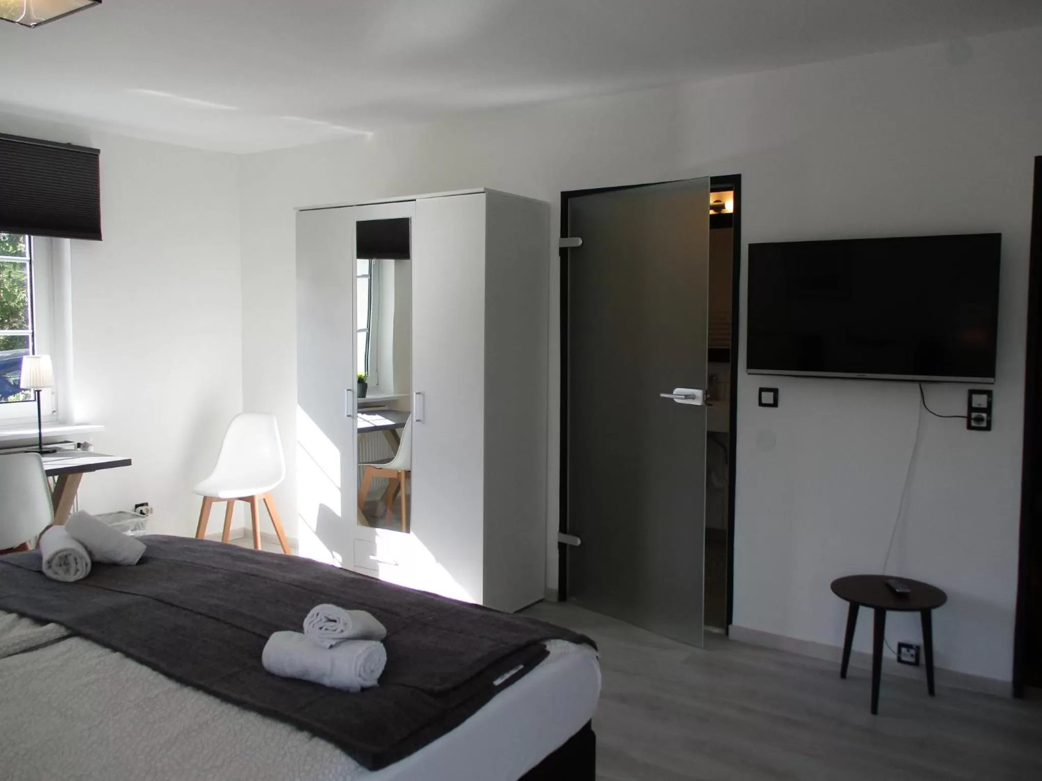 Photo of the whole room, Bed in Best Pension