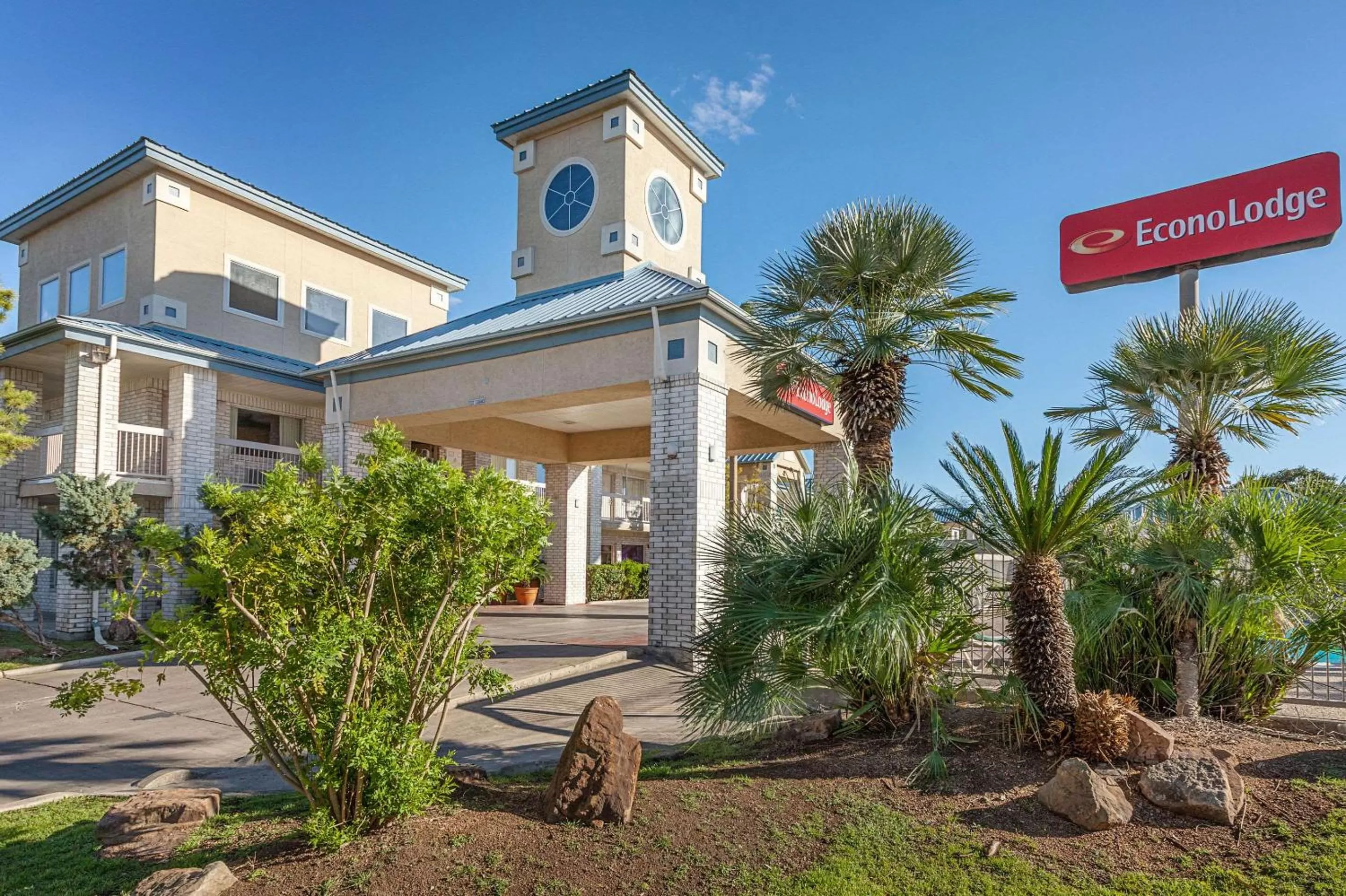 Property building in Econo Lodge San Antonio South