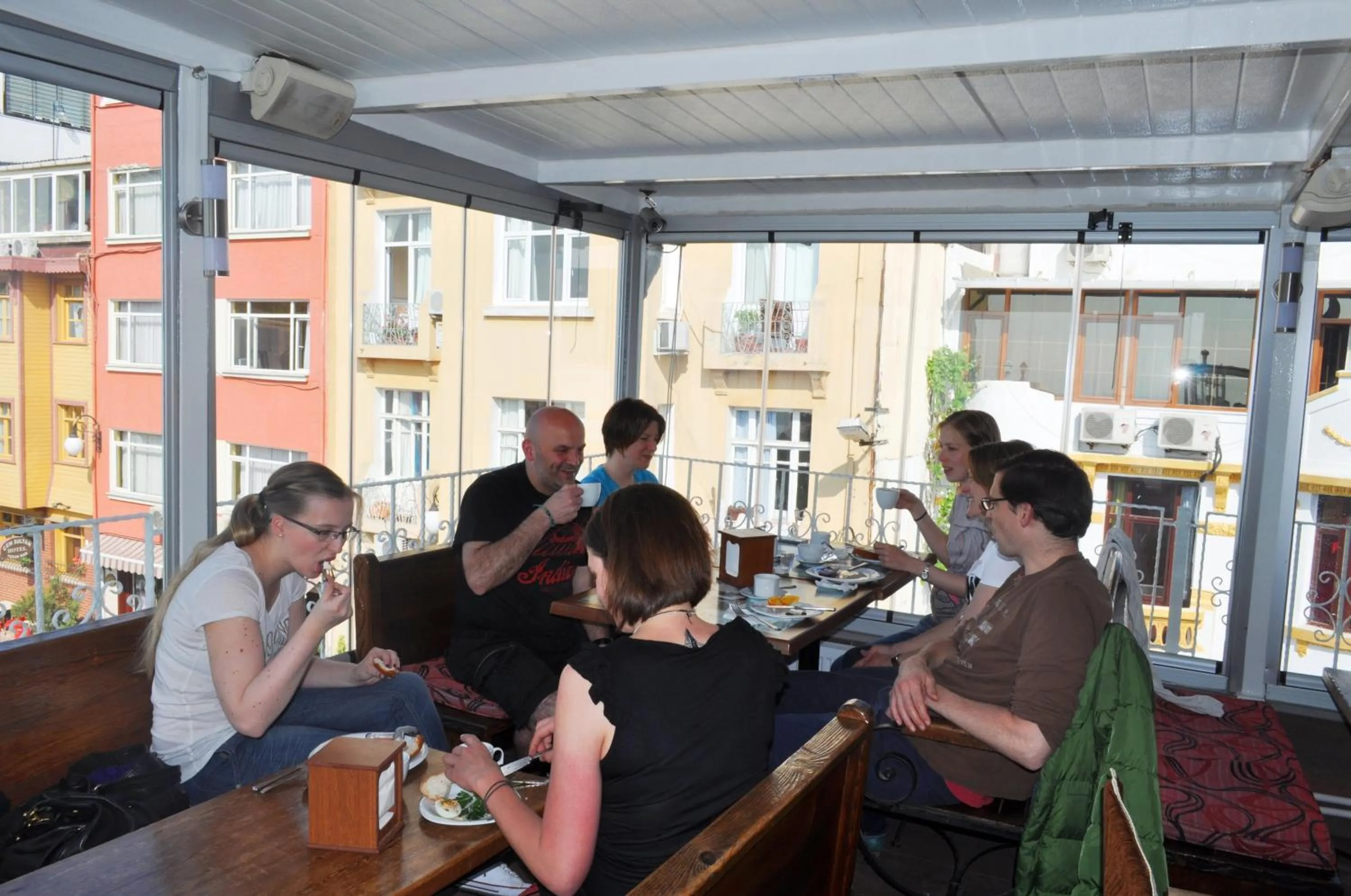 Restaurant/places to eat in Antique Hostel