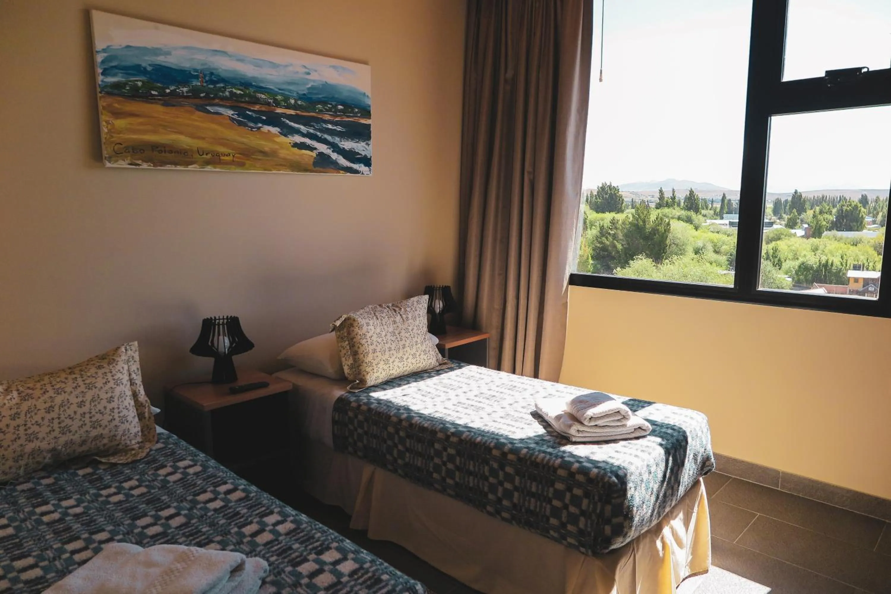 Twin Room with Mountain View in America Del Sur Calafate Hostel