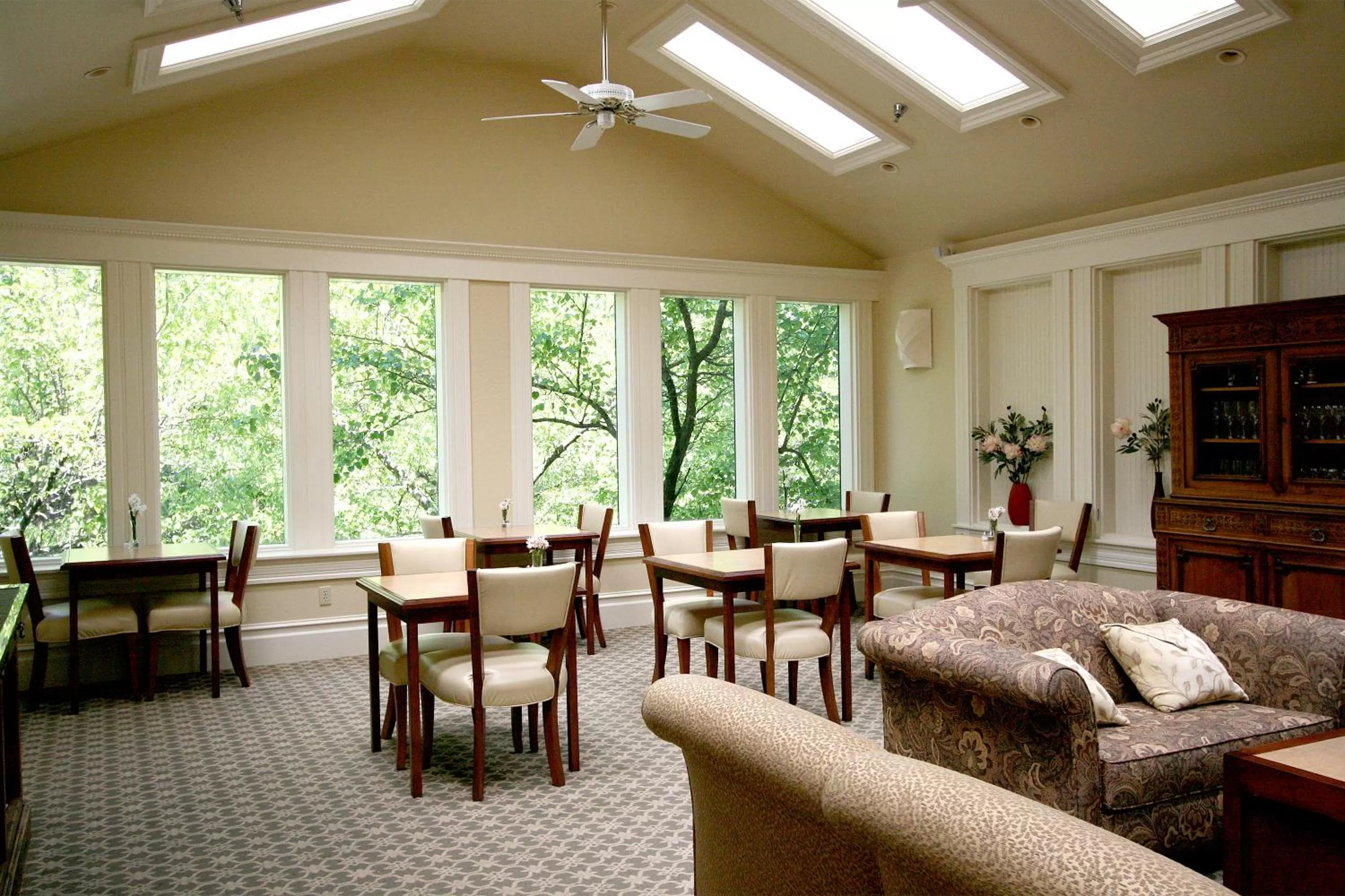 Coffee/tea facilities in Healdsburg Inn on the Plaza, A Four Sisters Inn