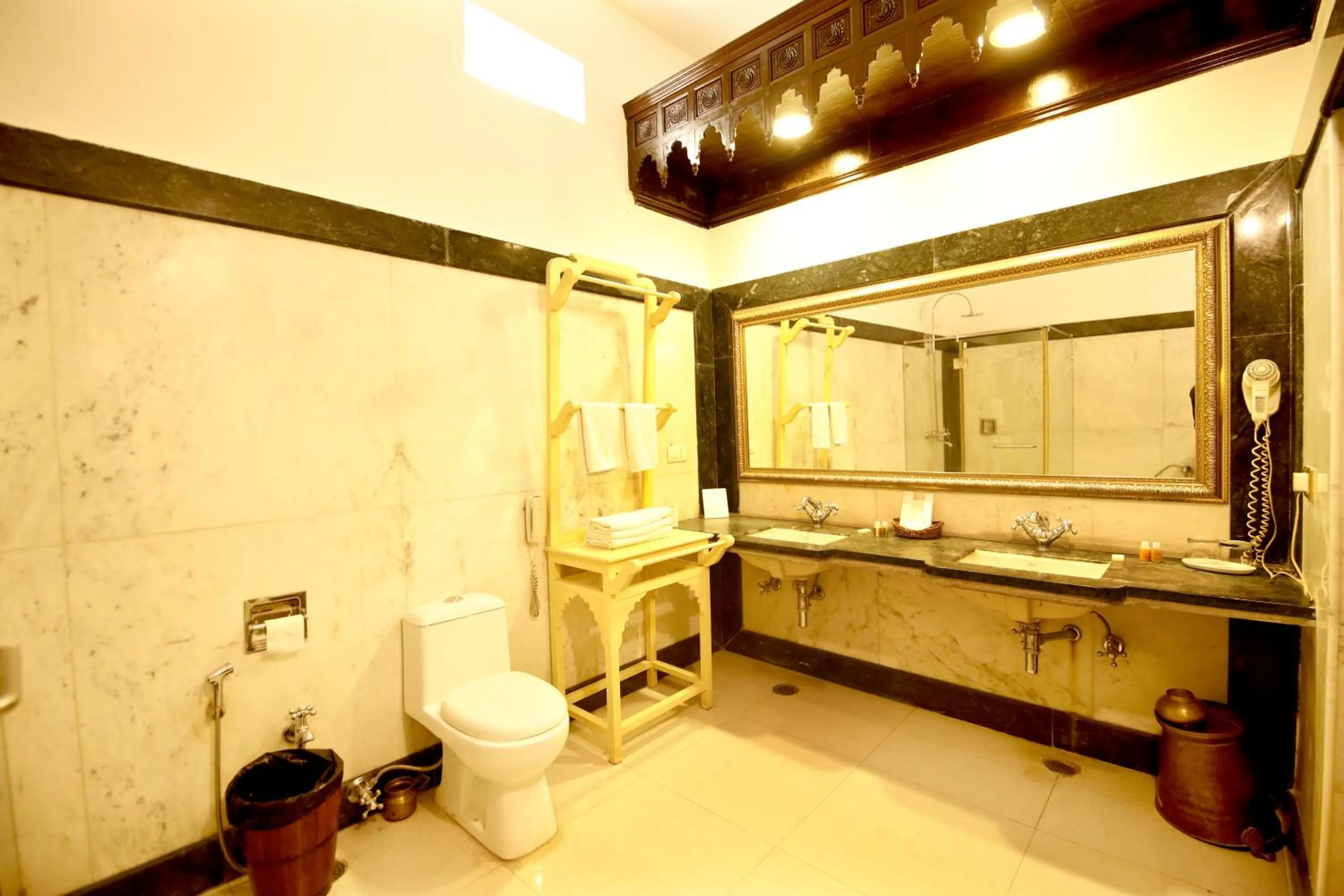 Bathroom, Bed in Hotel Narain Niwas Palace