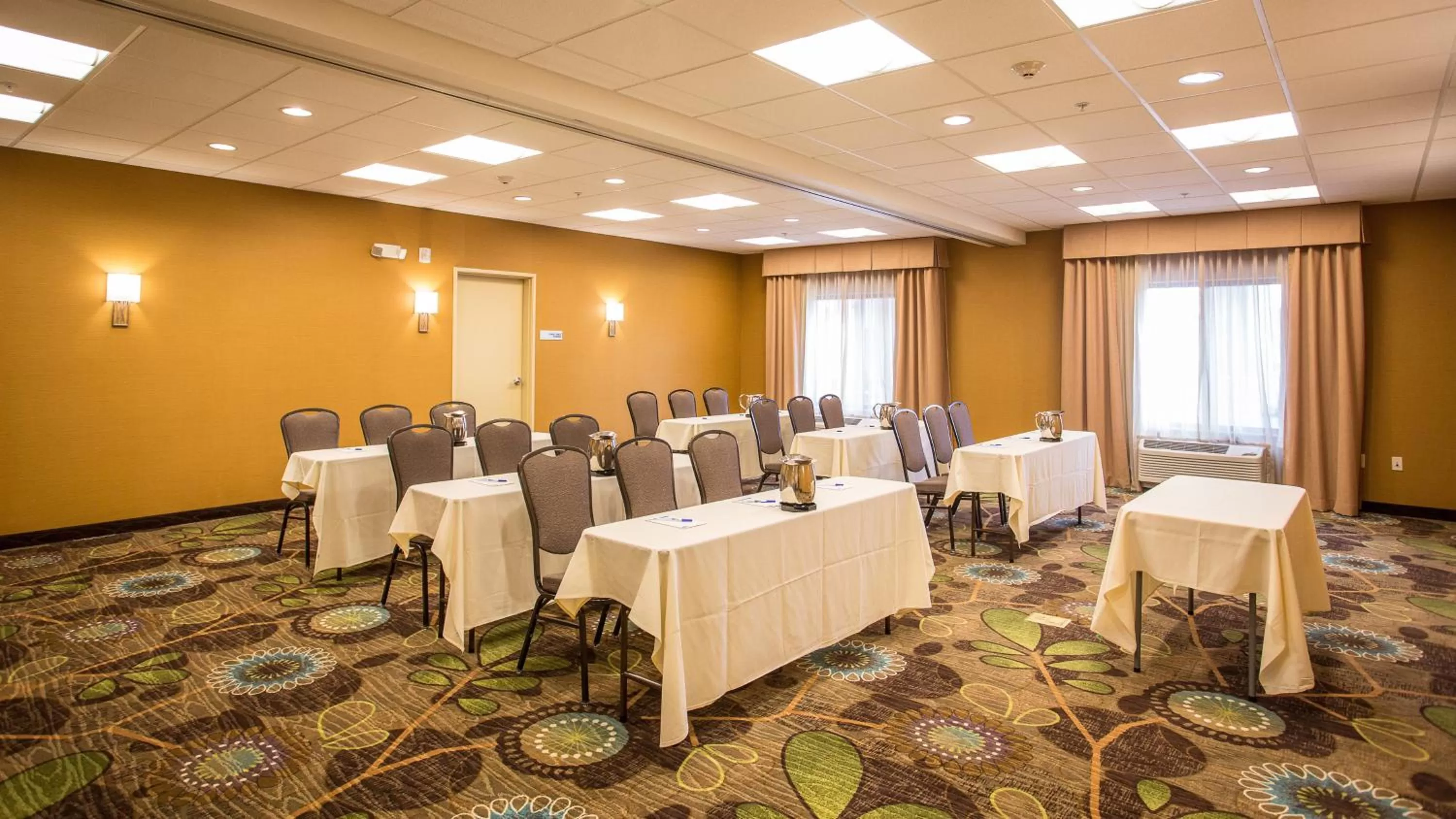 Meeting/conference room in Holiday Inn Express Pocatello by IHG